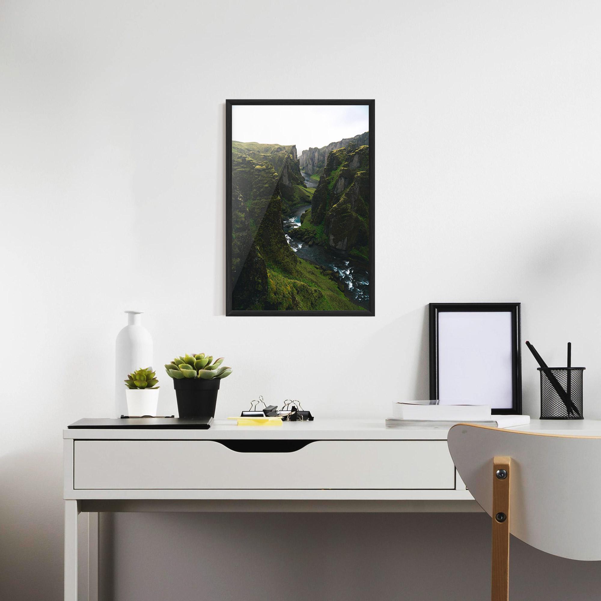 Gerahmte Poster Green Beautiful View mockup 7