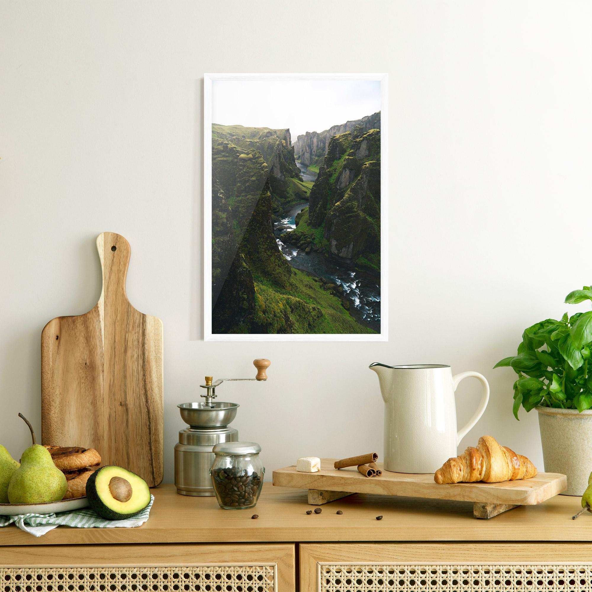 Gerahmte Poster Green Beautiful View mockup 8