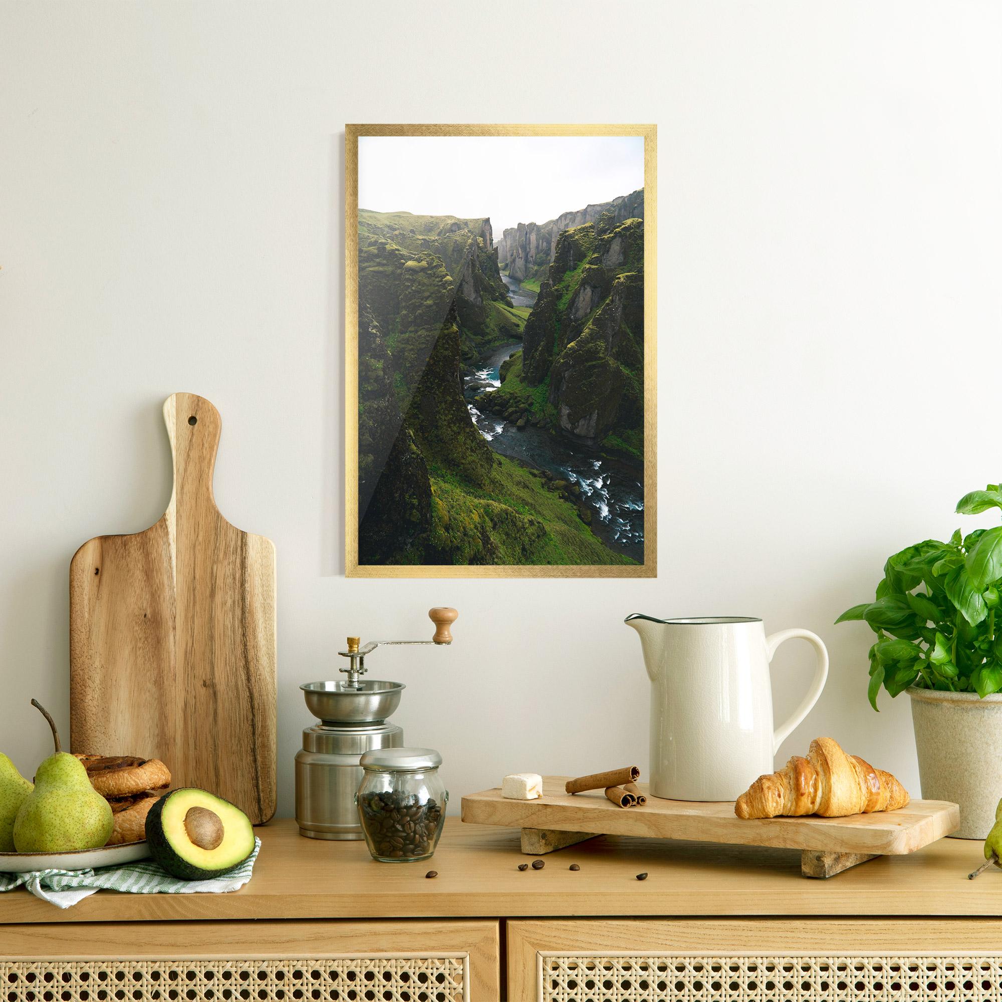 Gerahmte Poster Green Beautiful View mockup 8