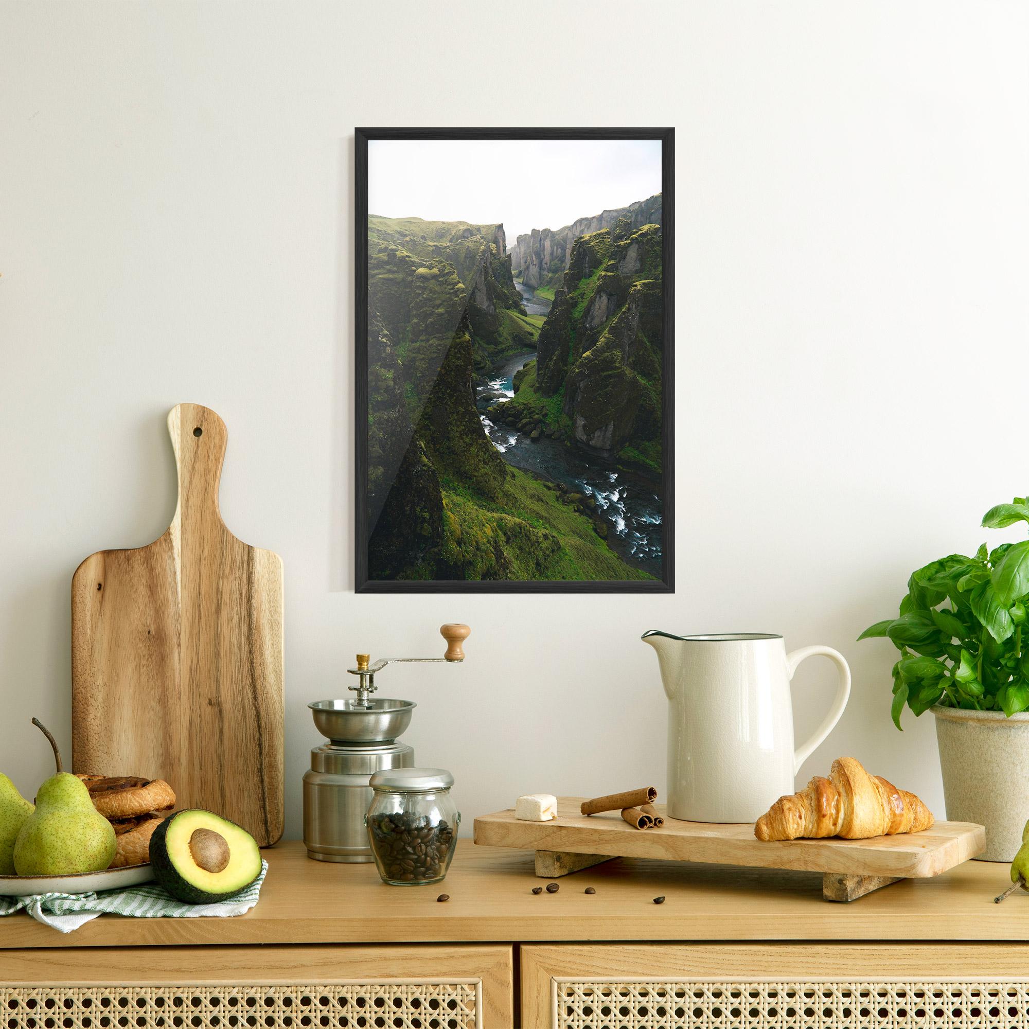 Gerahmte Poster Green Beautiful View mockup 8