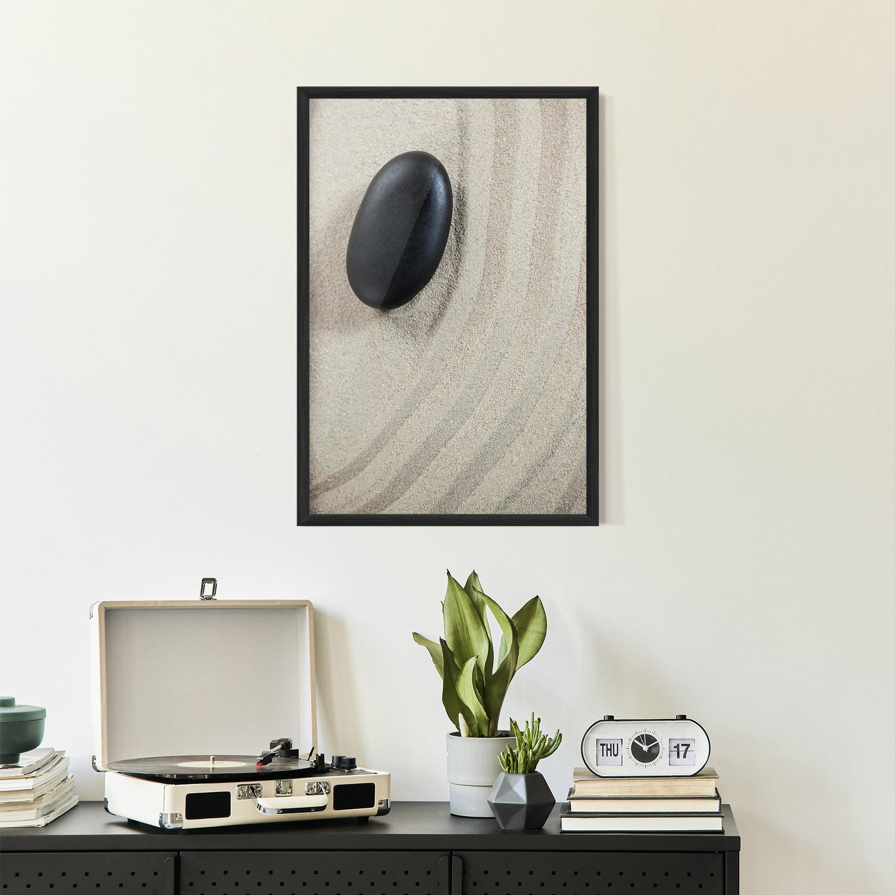 Gerahmte Poster Black Pebble mockup 2