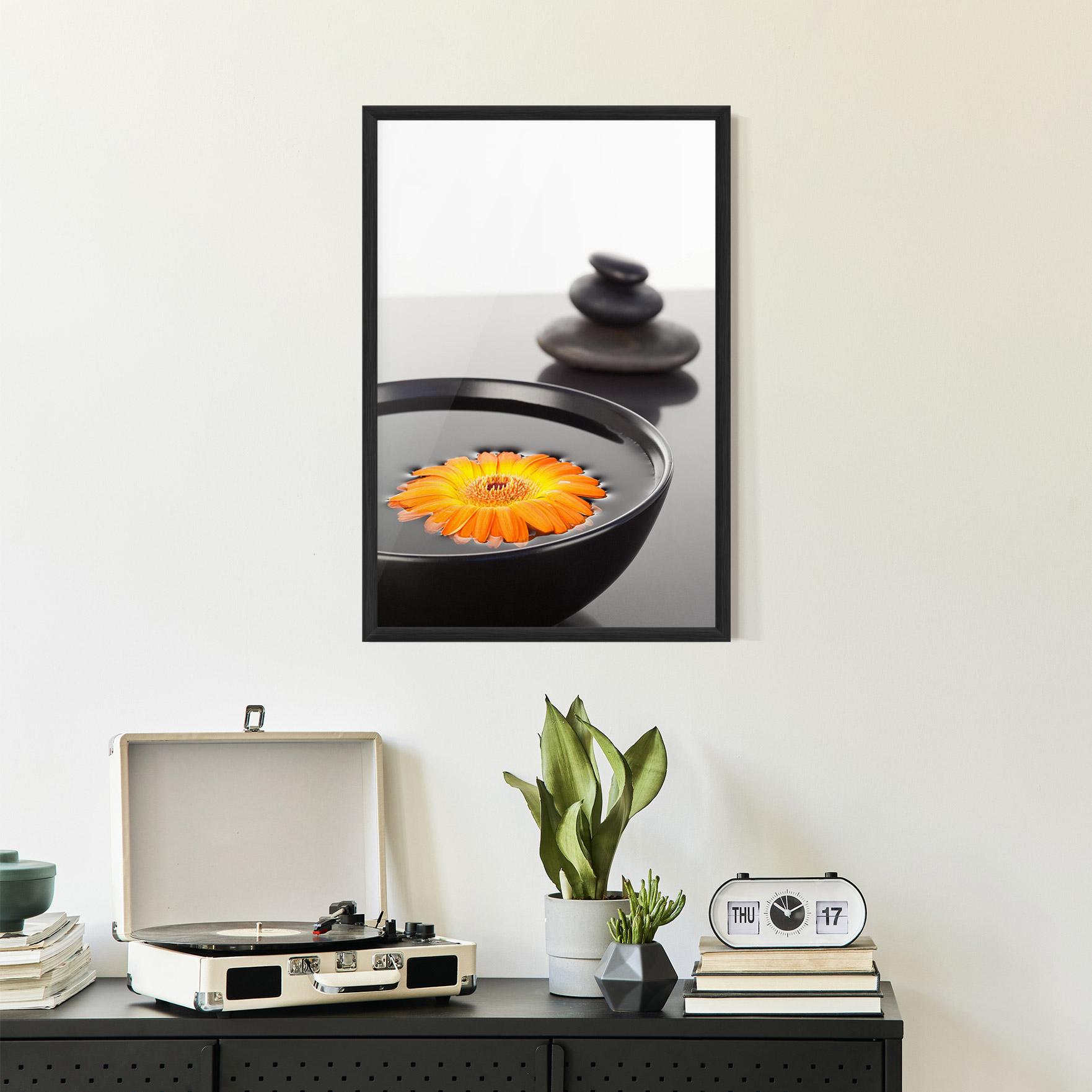 Gerahmte Poster Stone Orange Flower mockup 2