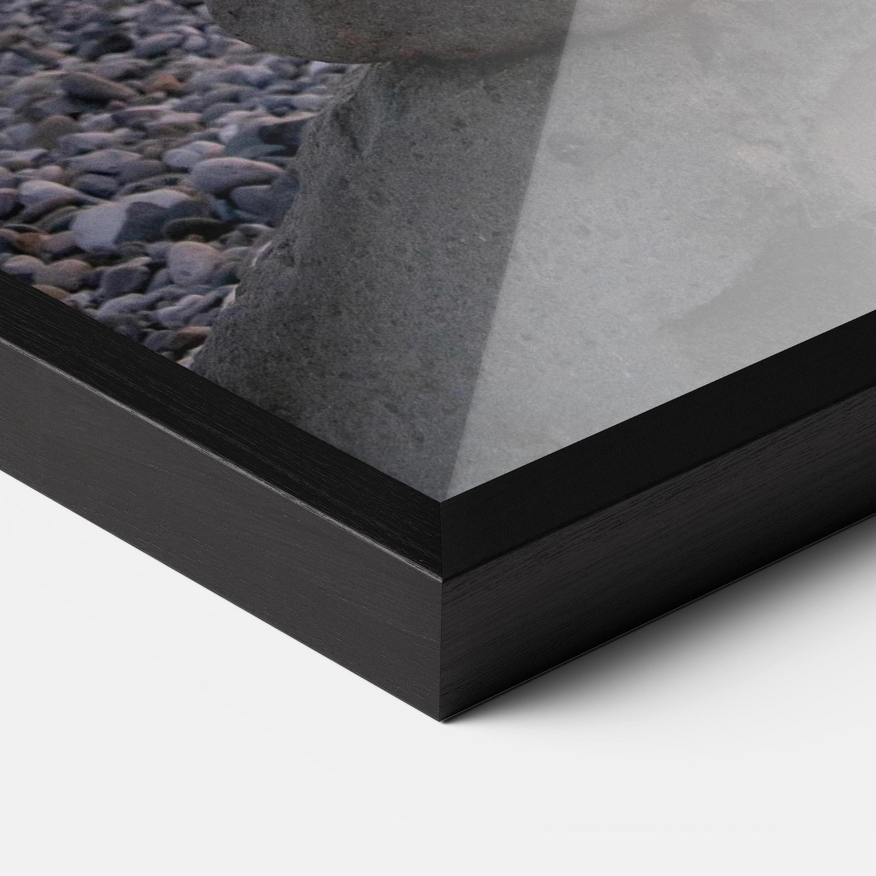 Gerahmte Poster Pebbles Seaside mockup 3