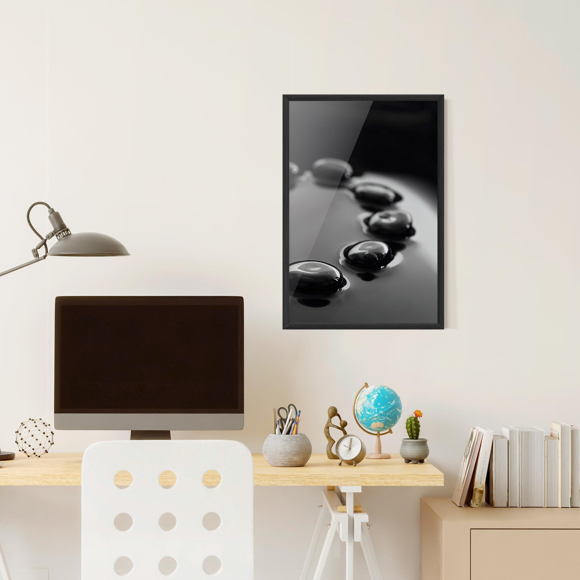 Gerahmte Poster Black Small Stones mockup 6