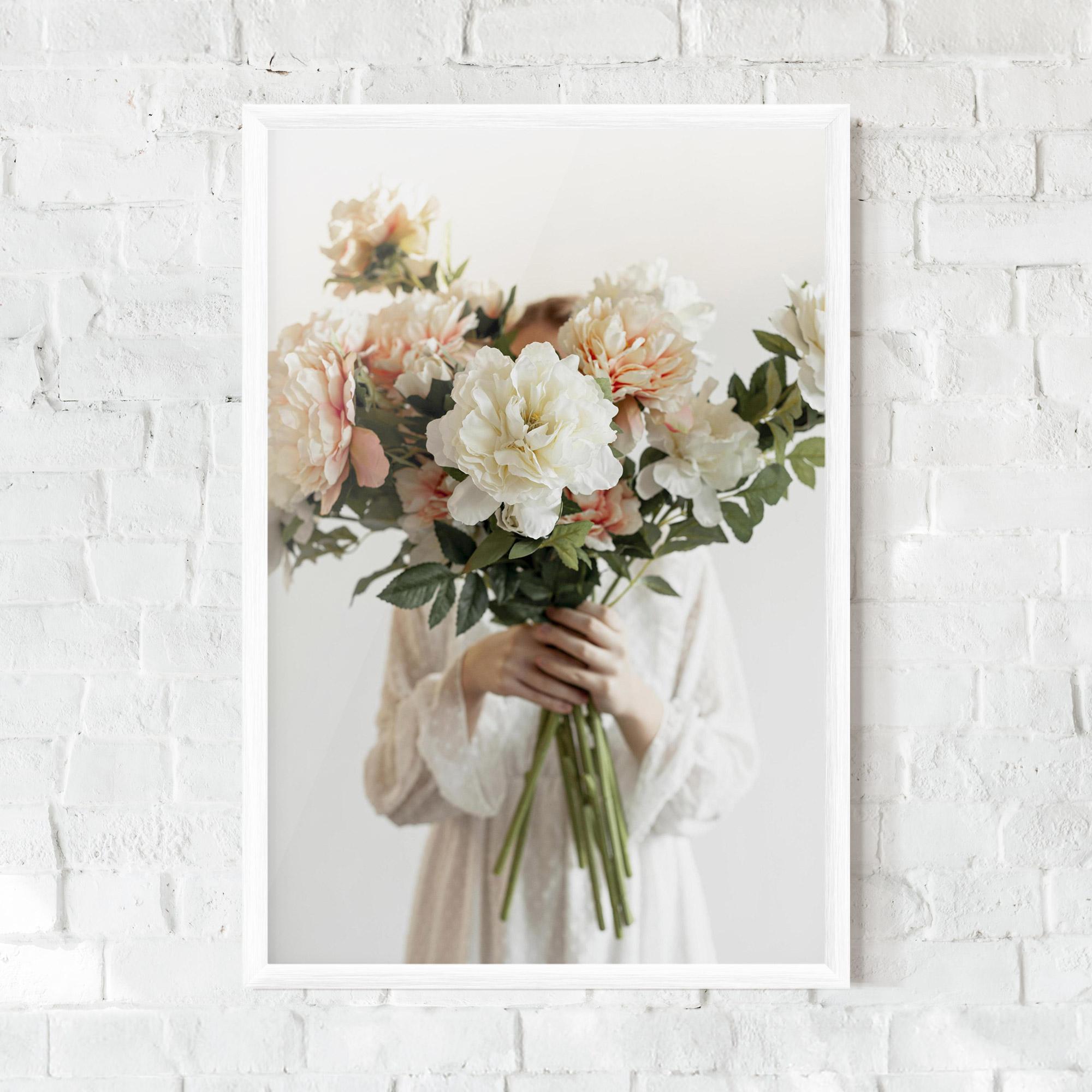 Gerahmte Poster Bouquet Holding mockup 0