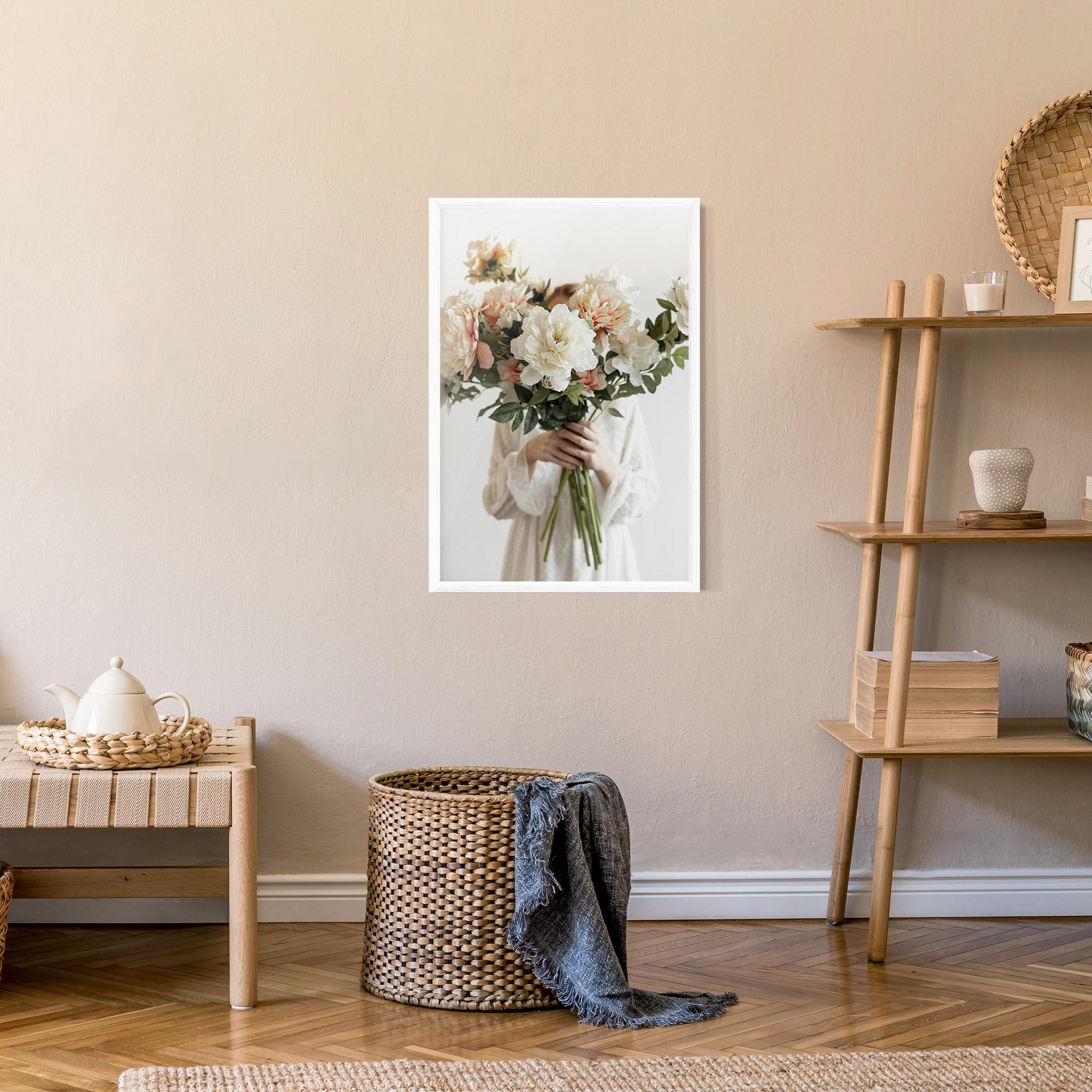 Gerahmte Poster Bouquet Holding mockup 9