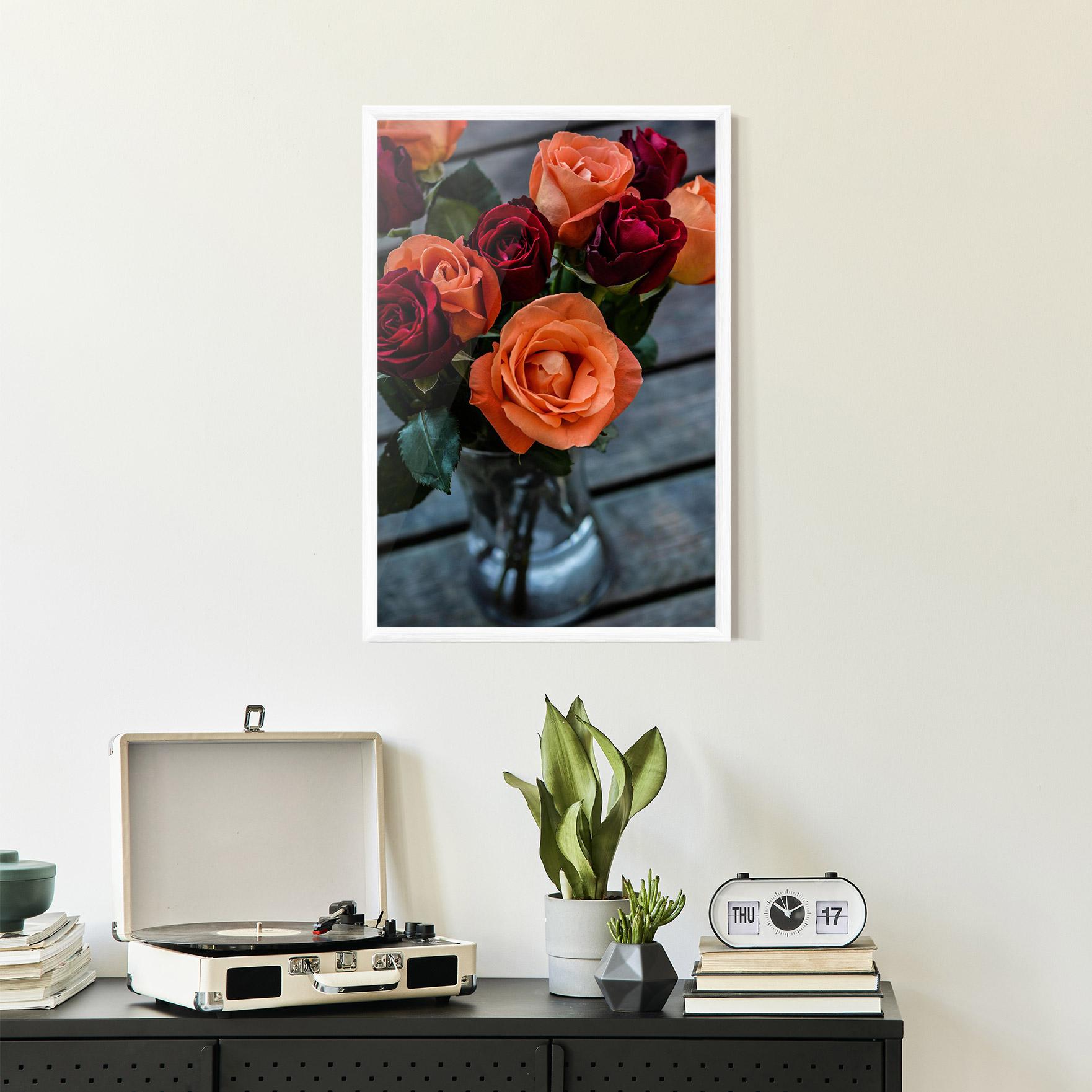 Gerahmte Poster Red Orange Roses Bouquet mockup 2