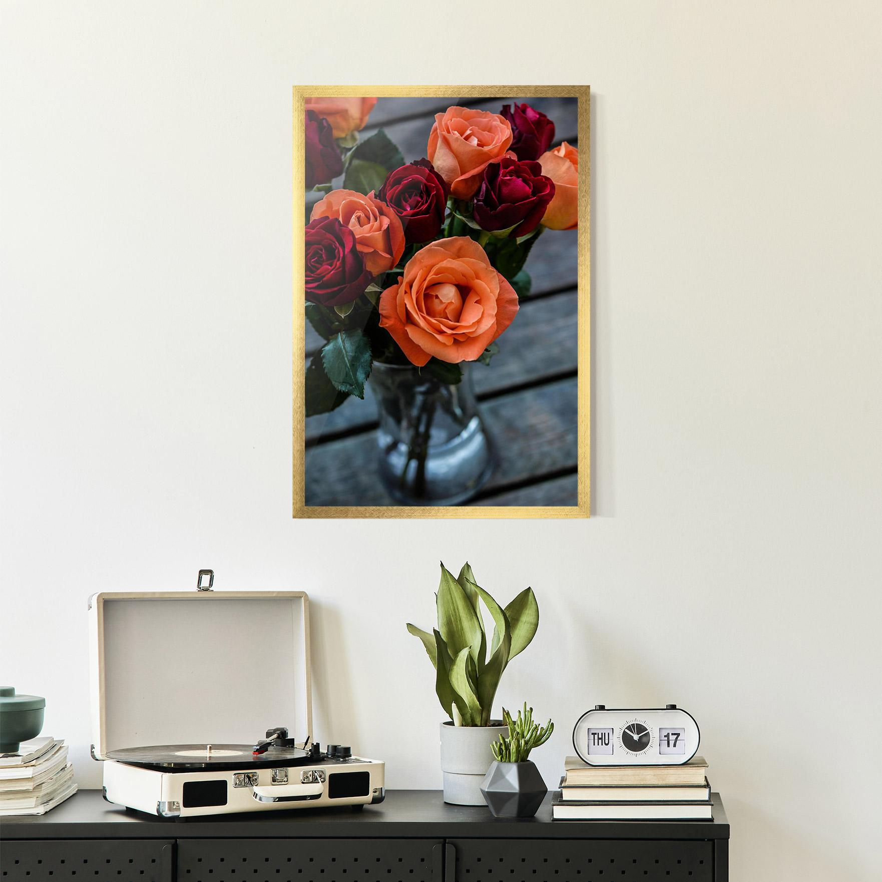 Gerahmte Poster Red Orange Roses Bouquet mockup 2