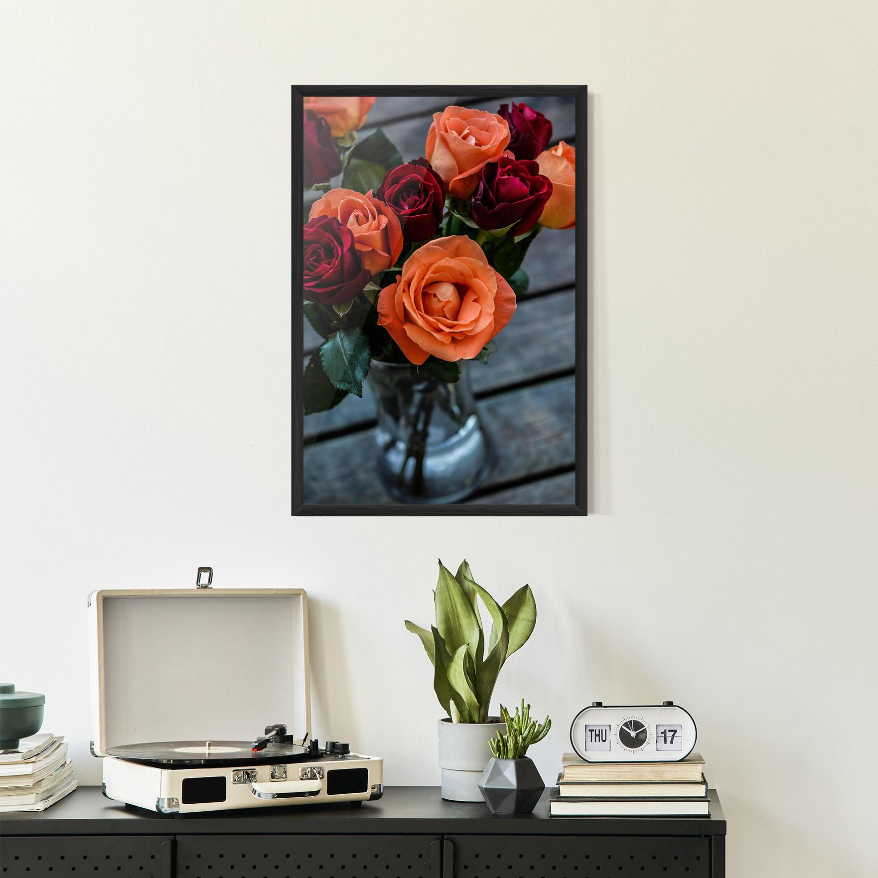 Gerahmte Poster Red Orange Roses Bouquet mockup 2