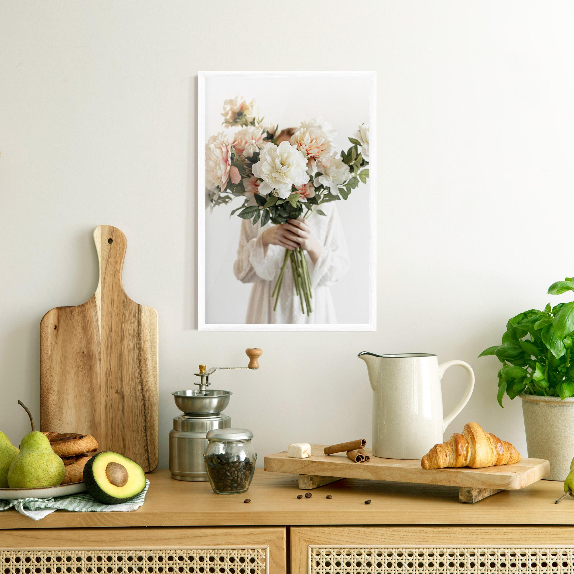 Gerahmte Poster Bouquet Holding mockup 8
