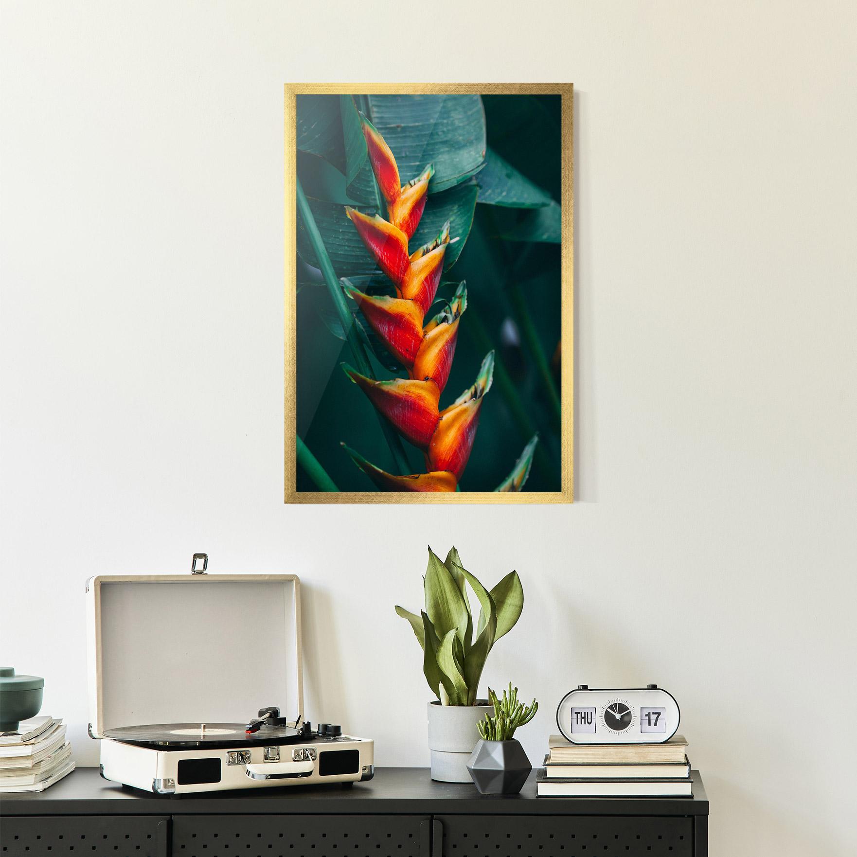 Gerahmte Poster Red Orange Exotic mockup 2