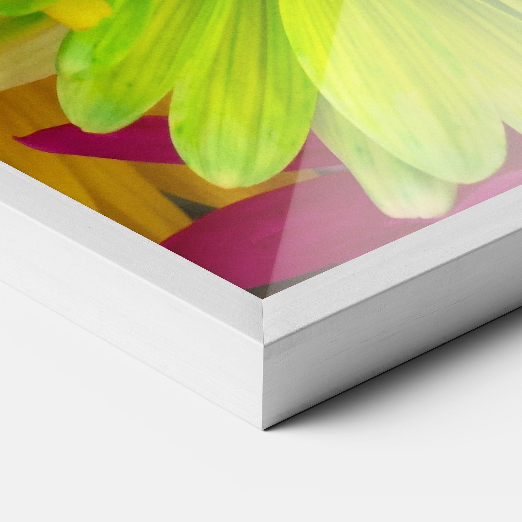 Gerahmte Poster Three Shades Of Flower mockup 3