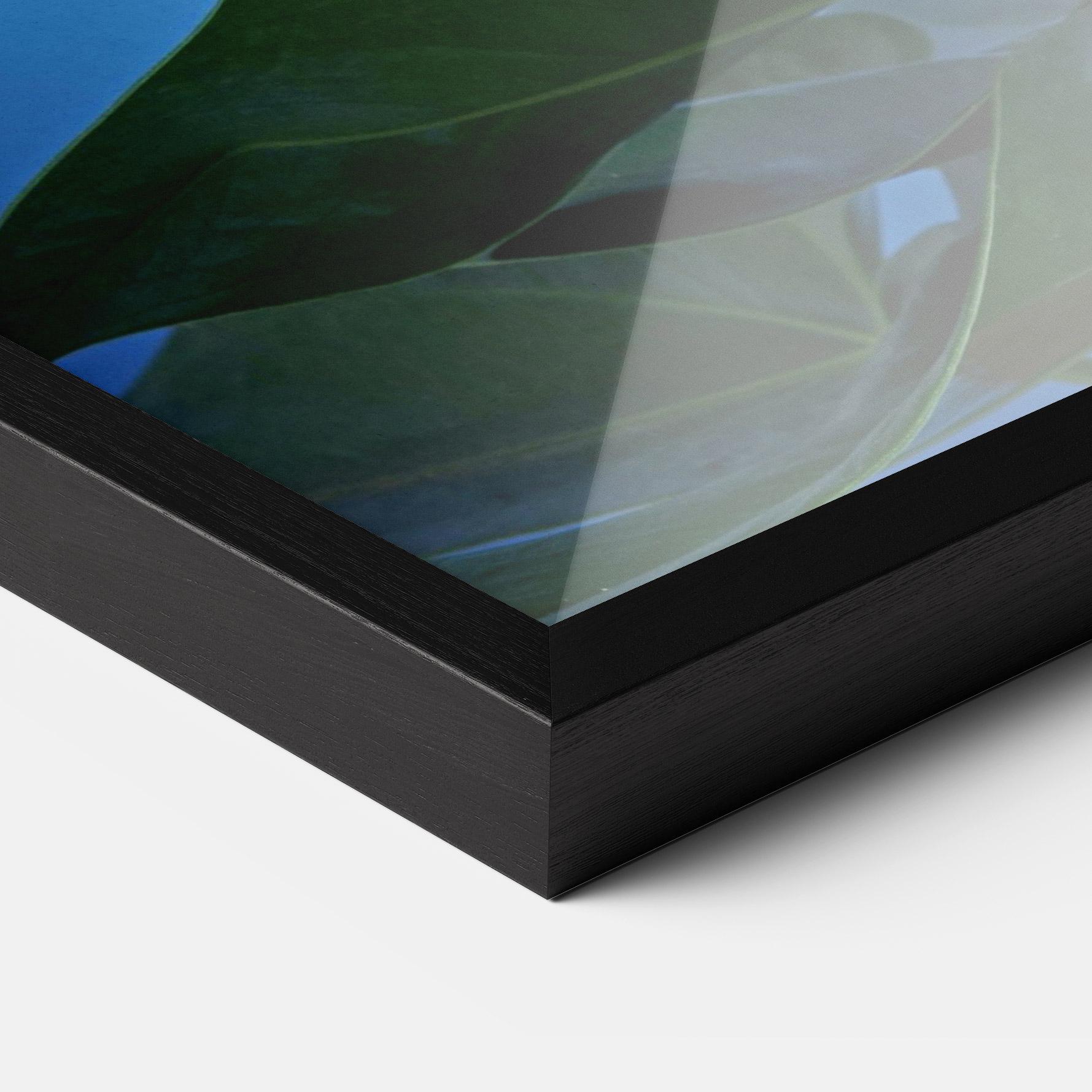 Gerahmte Poster Red Green Exotic mockup 3