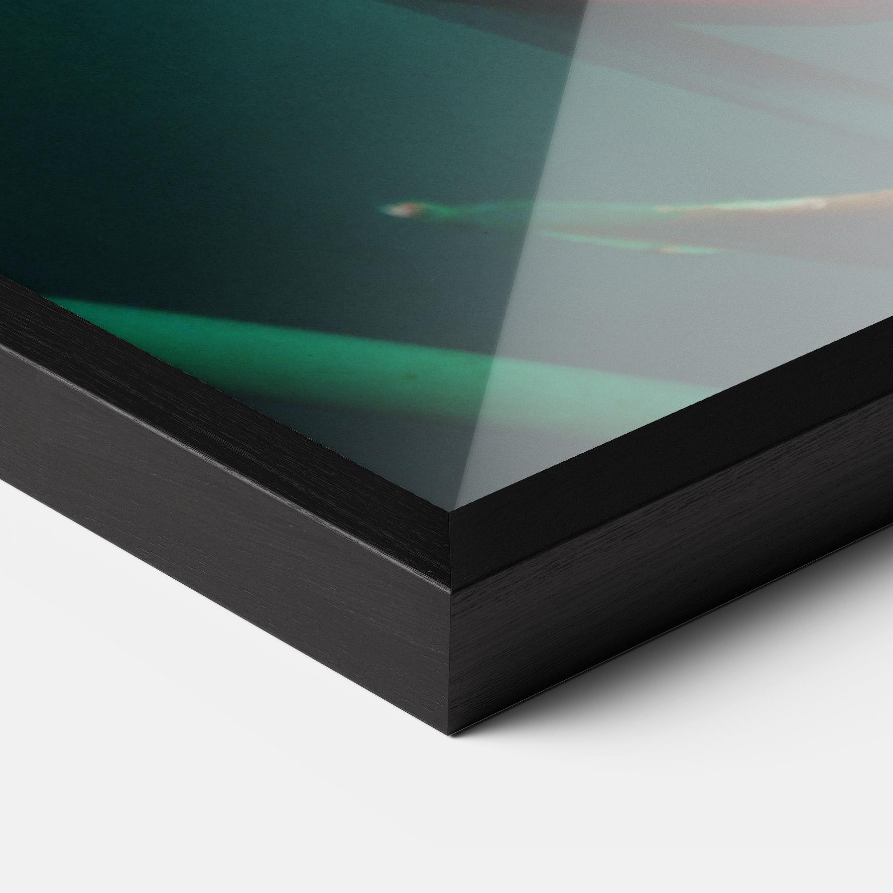 Gerahmte Poster Red Orange Exotic mockup 3