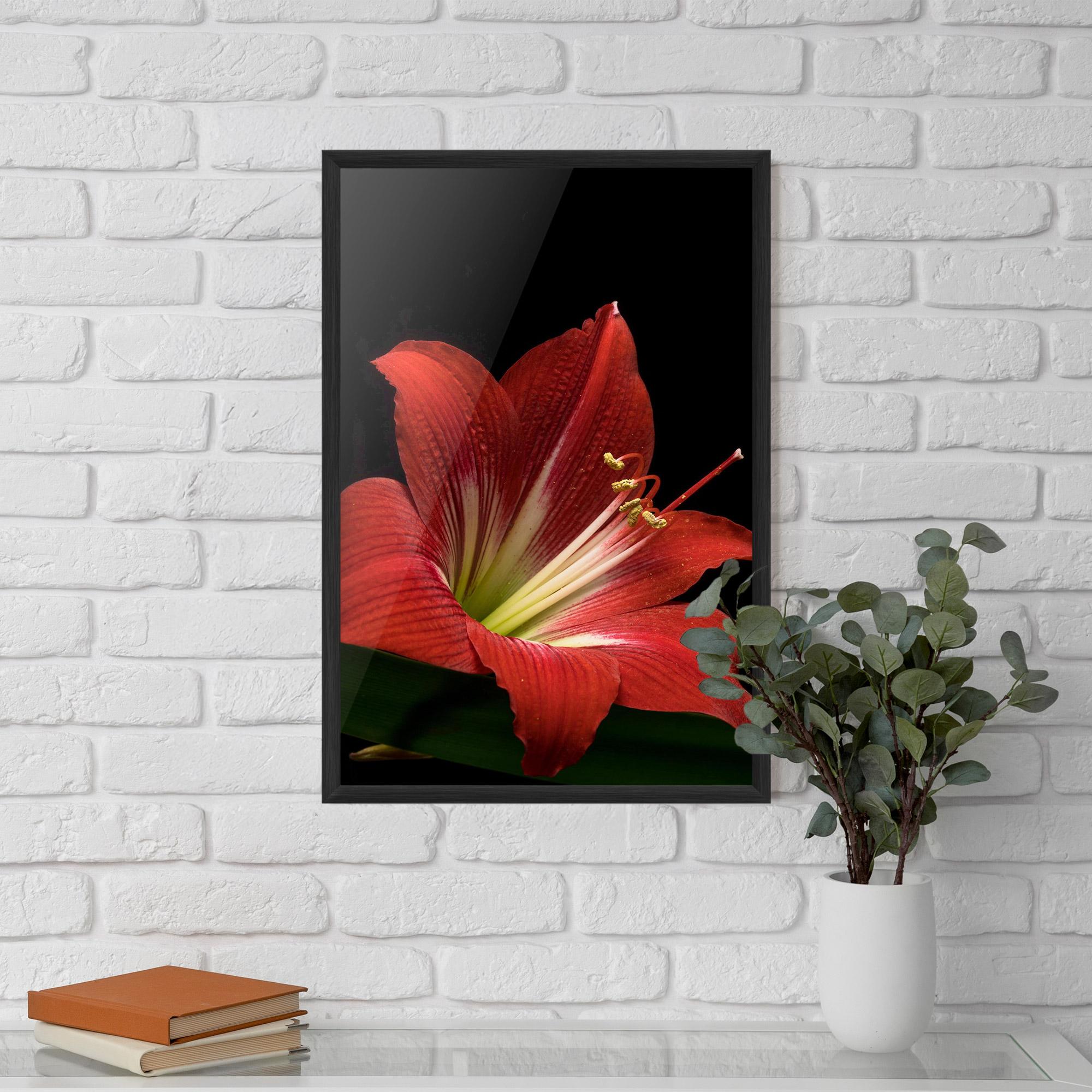 Gerahmte Poster Red Yellow Exotic mockup 5