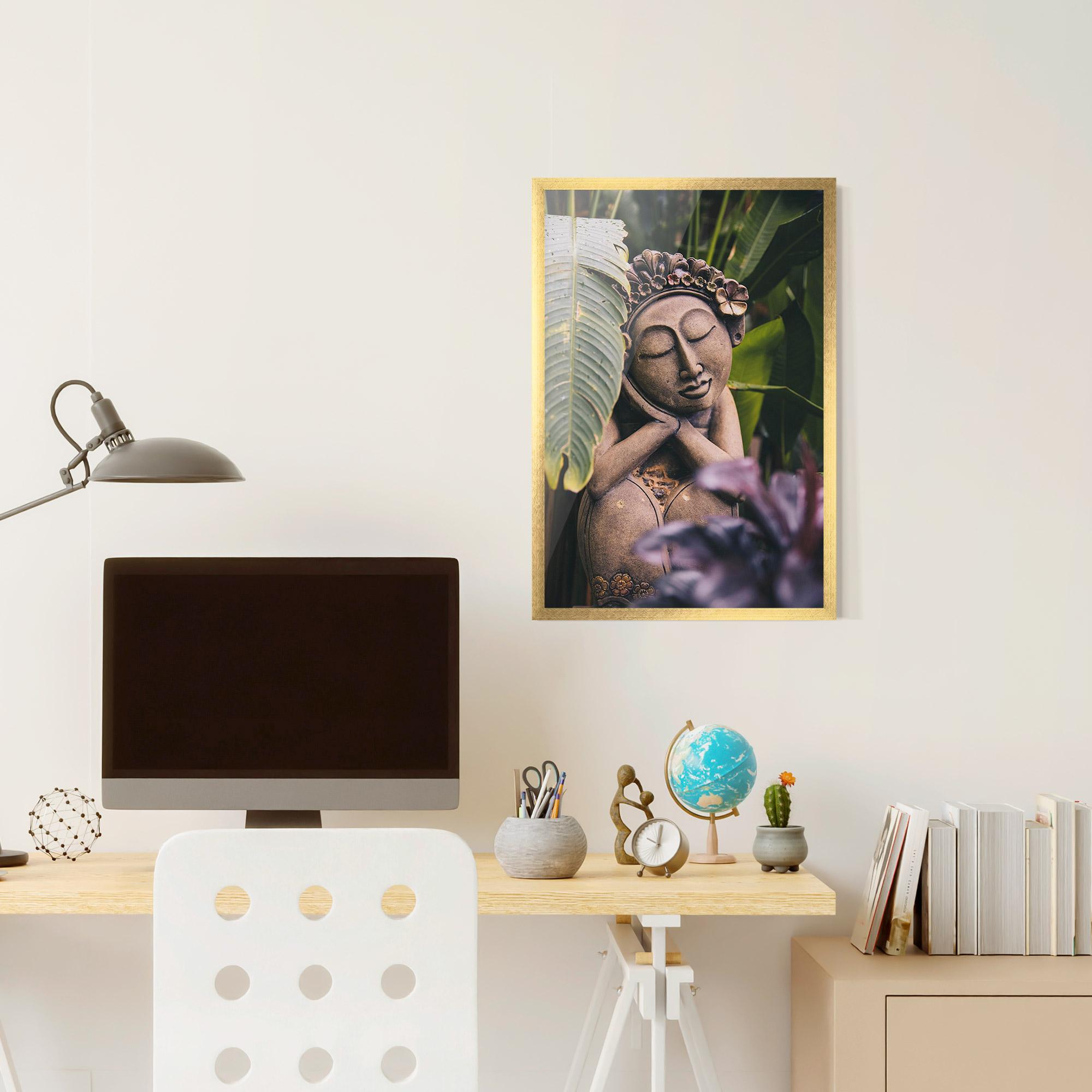 Gerahmte Poster Exotic Statue mockup 6