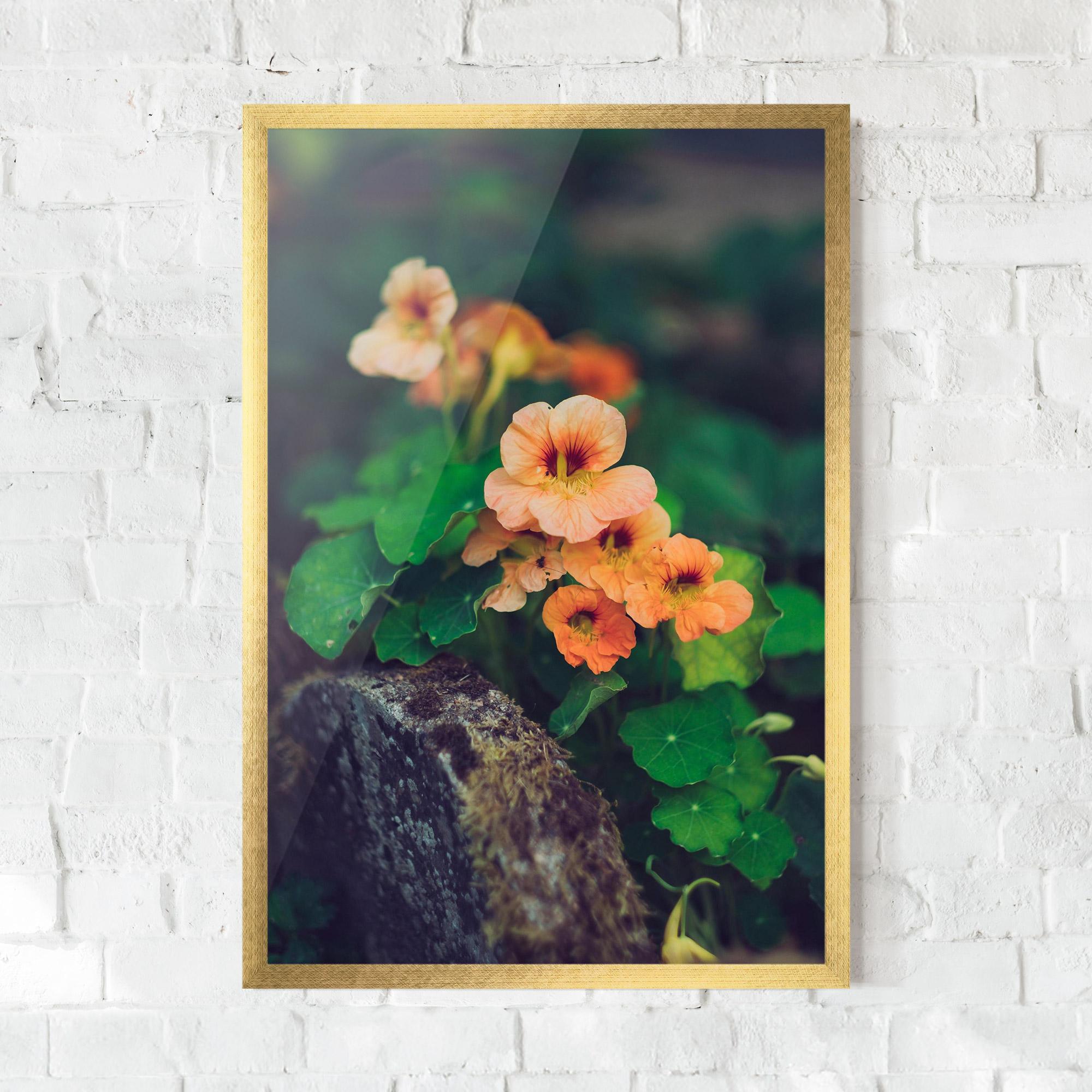 Gerahmte Poster Small Pink Flowers mockup 0