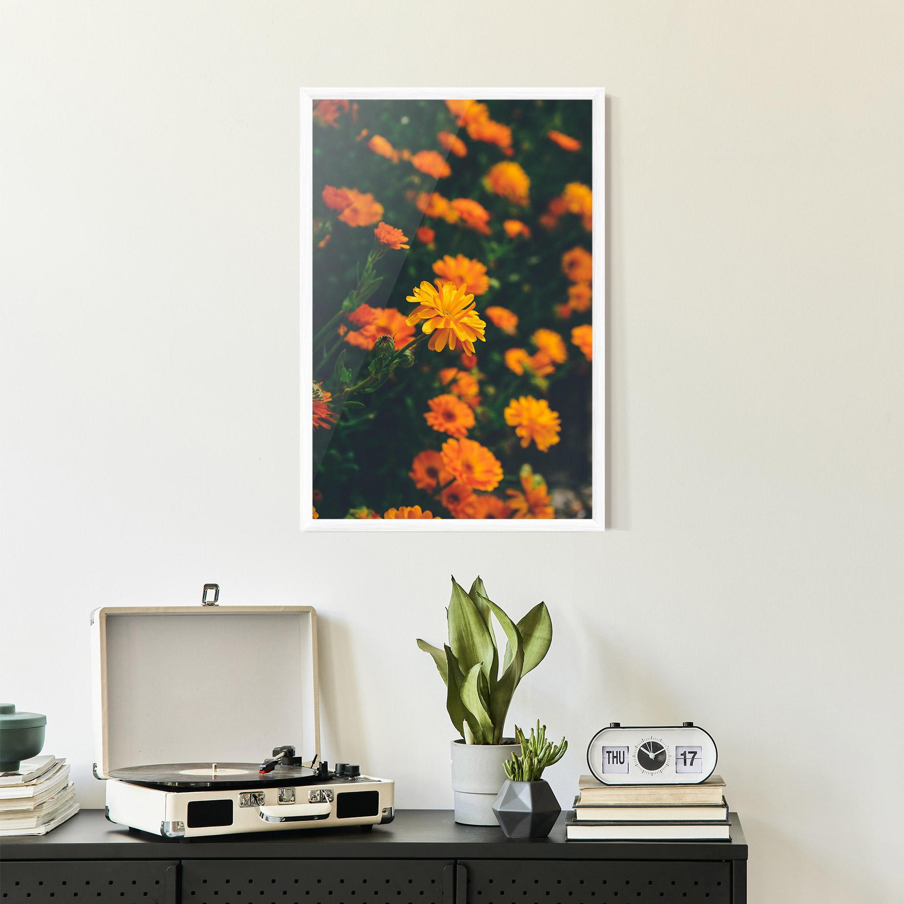 Gerahmte Poster Garden Orange Flowers mockup 2