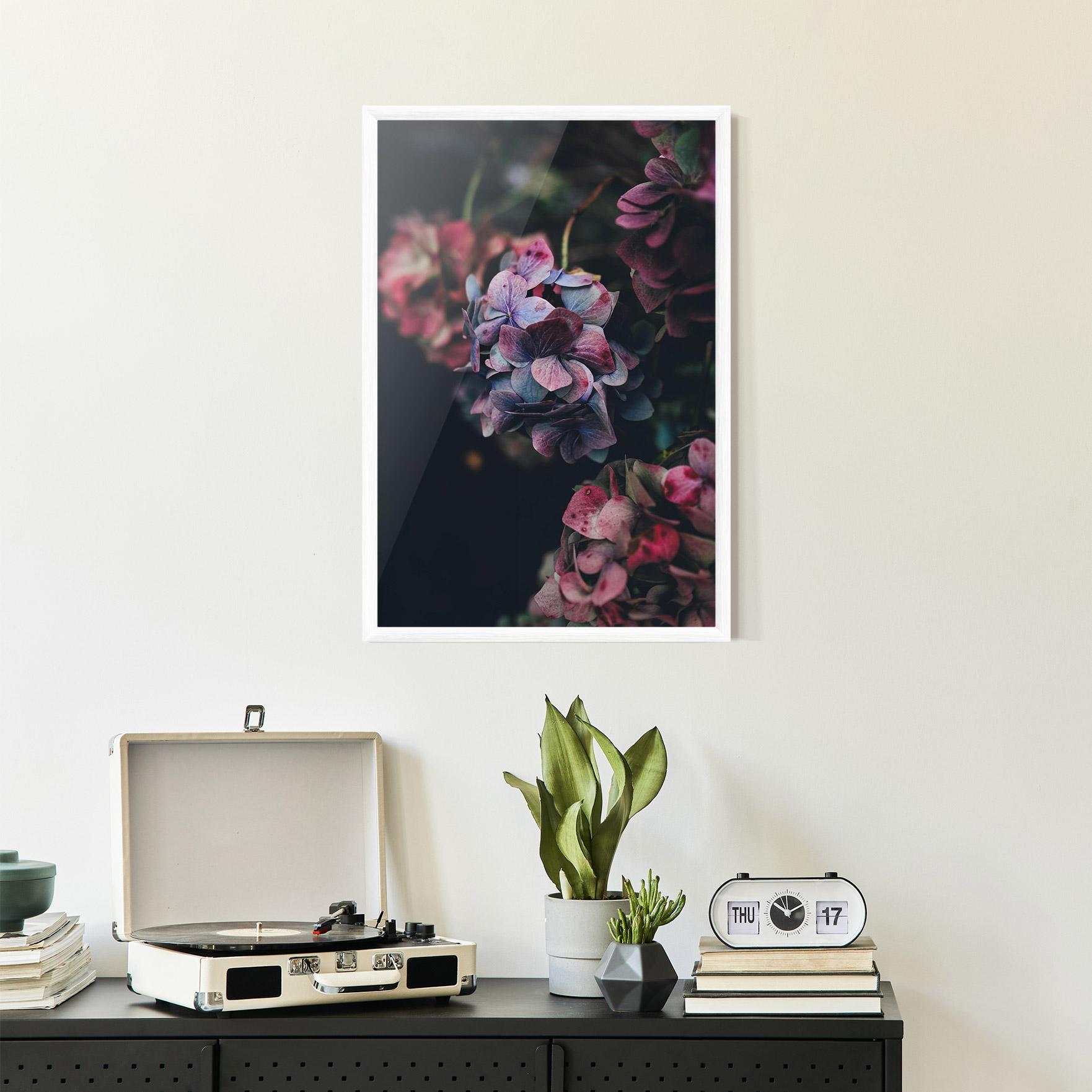 Gerahmte Poster Red Pink Flower mockup 2
