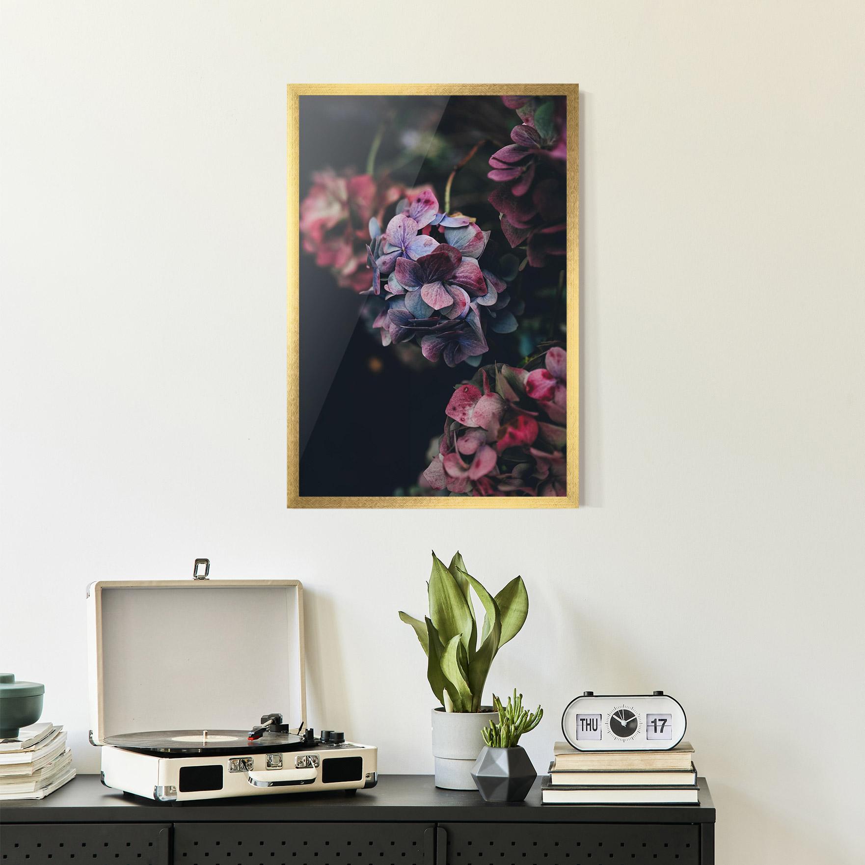 Gerahmte Poster Red Pink Flower mockup 2