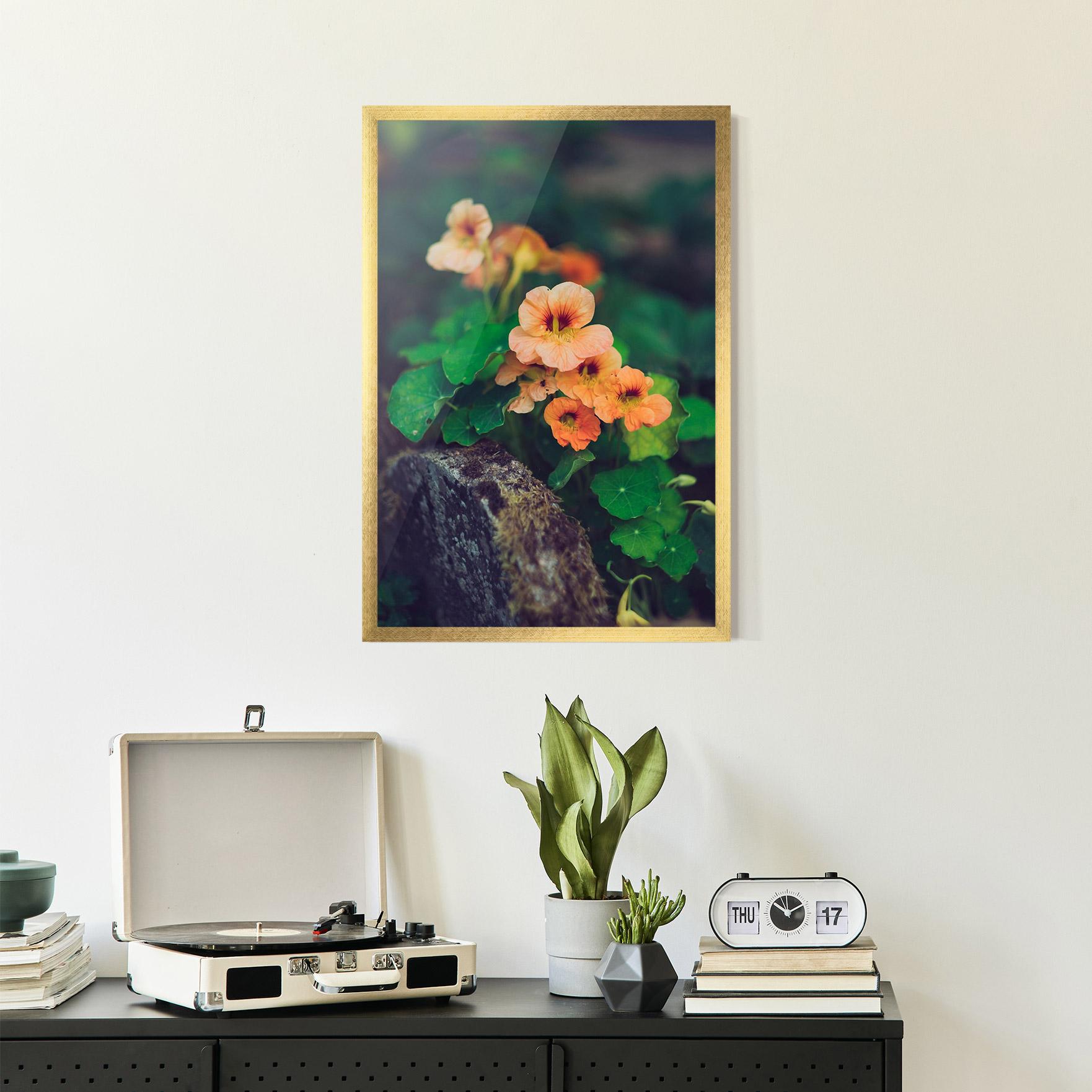 Gerahmte Poster Small Pink Flowers mockup 2