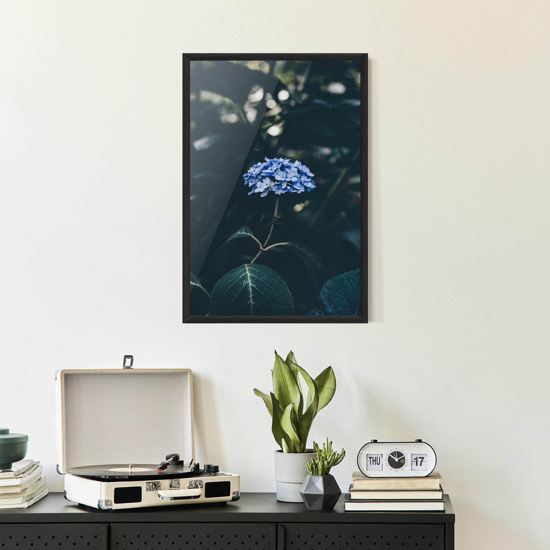 Gerahmte Poster Forest Blue Flower mockup 2
