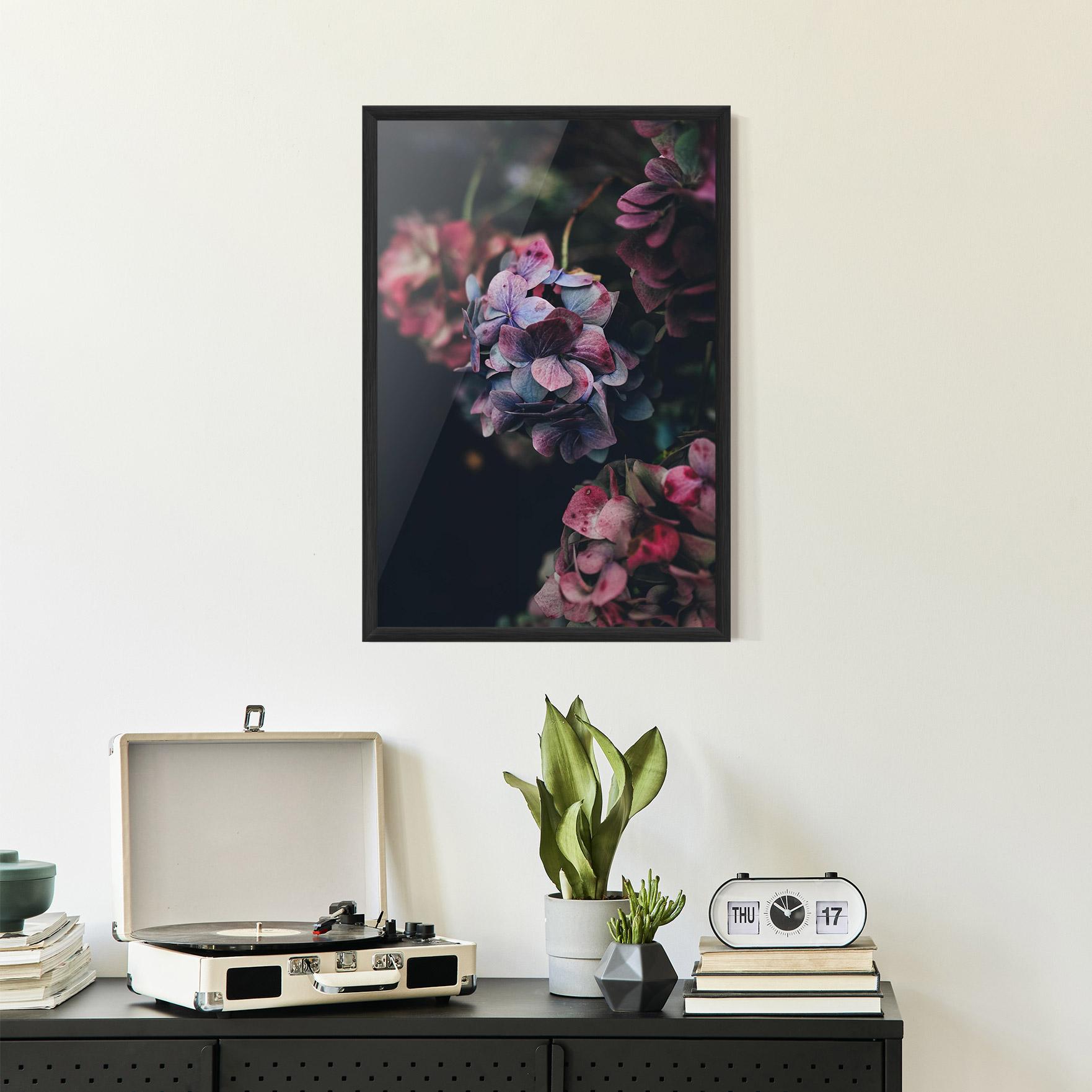 Gerahmte Poster Red Pink Flower mockup 2