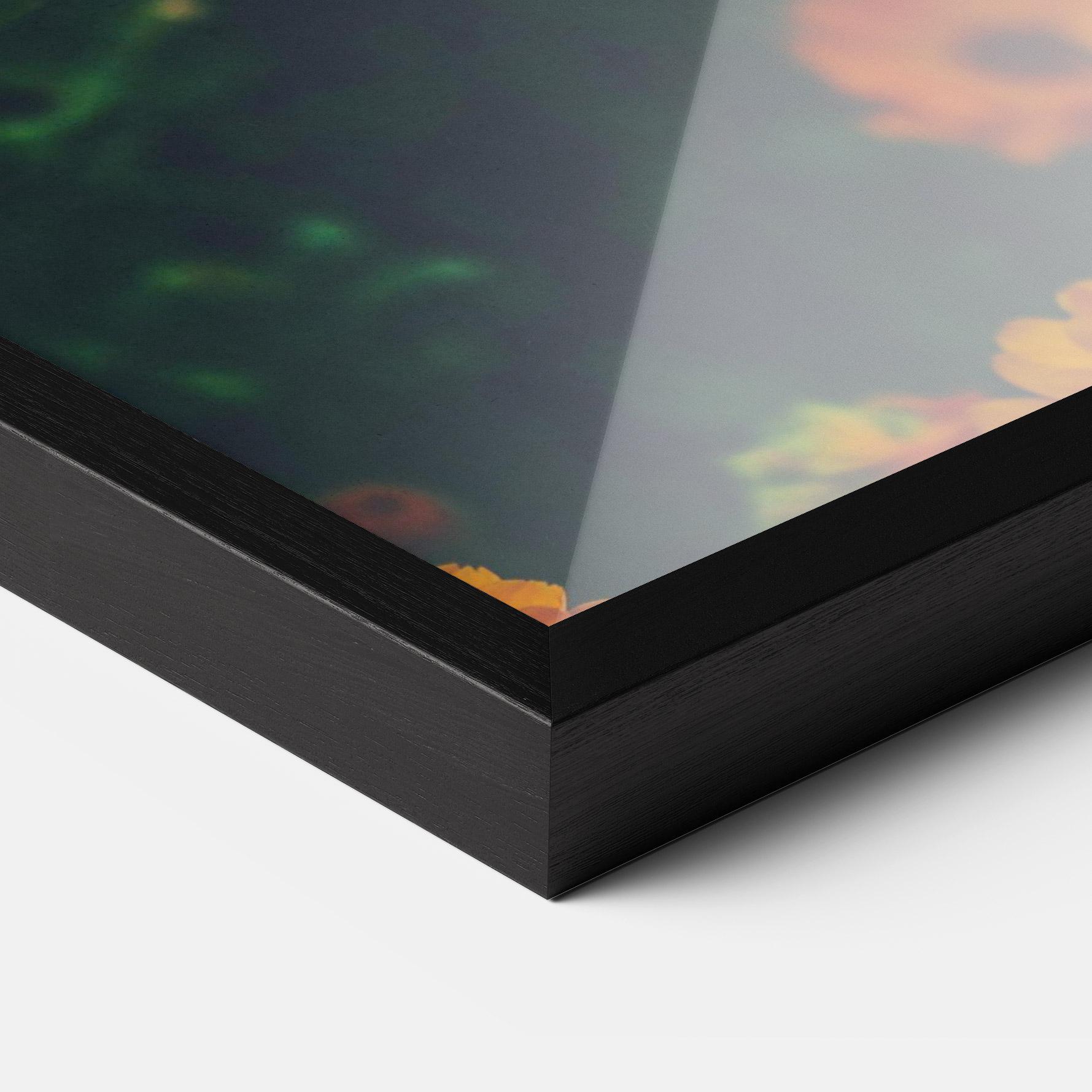 Gerahmte Poster Garden Orange Flowers mockup 3