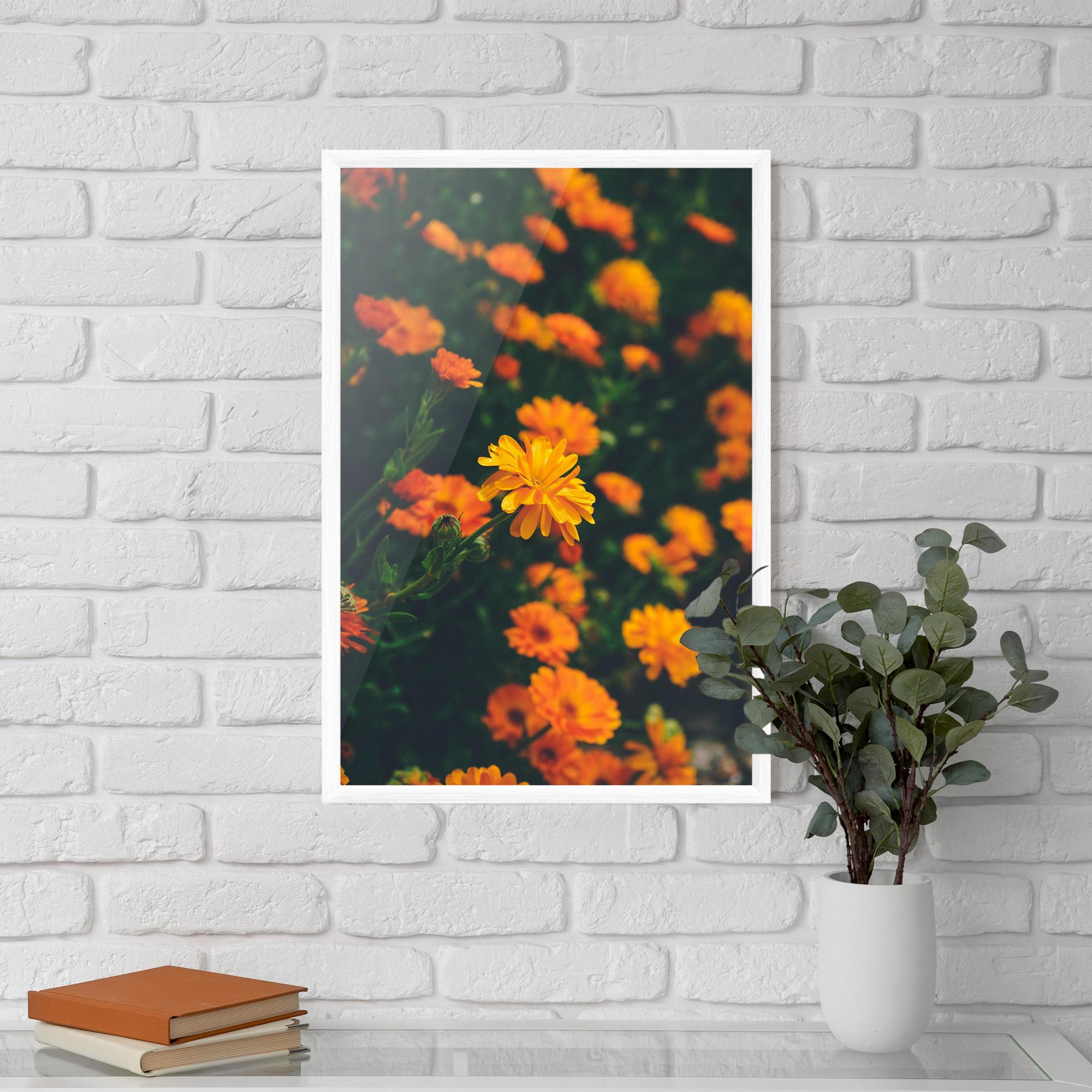 Gerahmte Poster Garden Orange Flowers mockup 5
