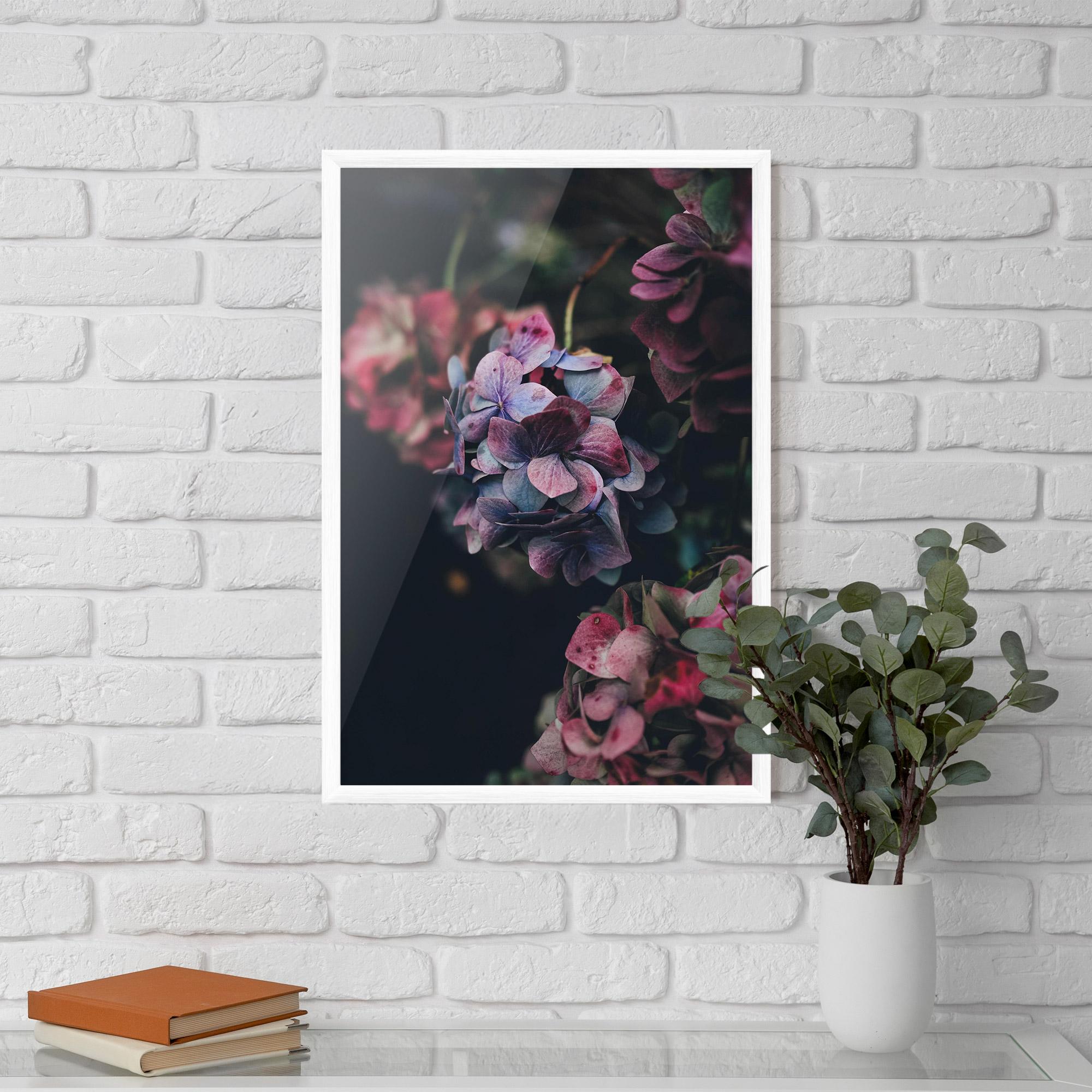 Gerahmte Poster Red Pink Flower mockup 5
