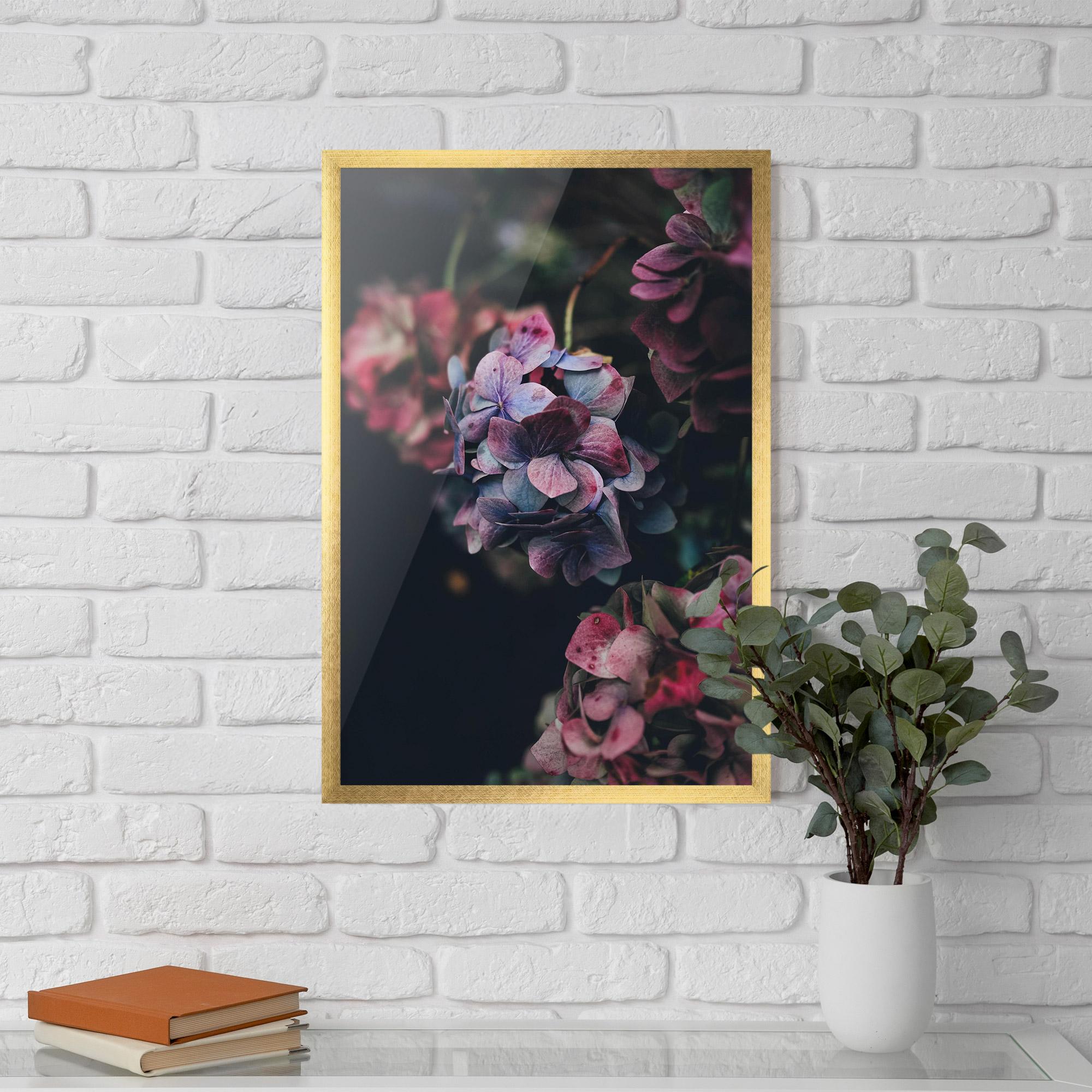 Gerahmte Poster Red Pink Flower mockup 5