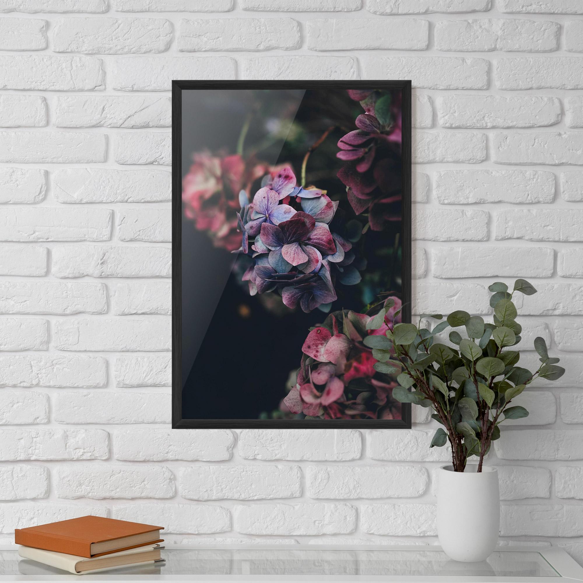 Gerahmte Poster Red Pink Flower mockup 5