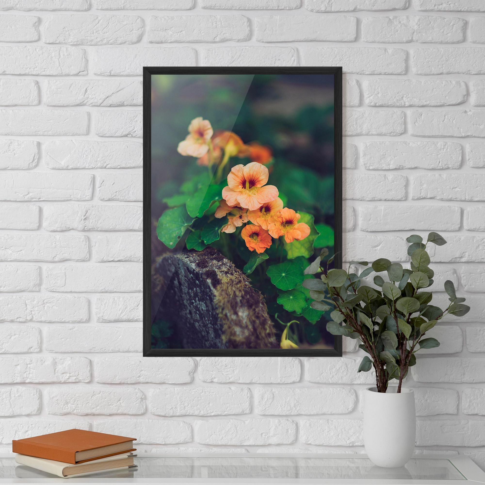 Gerahmte Poster Small Pink Flowers mockup 5