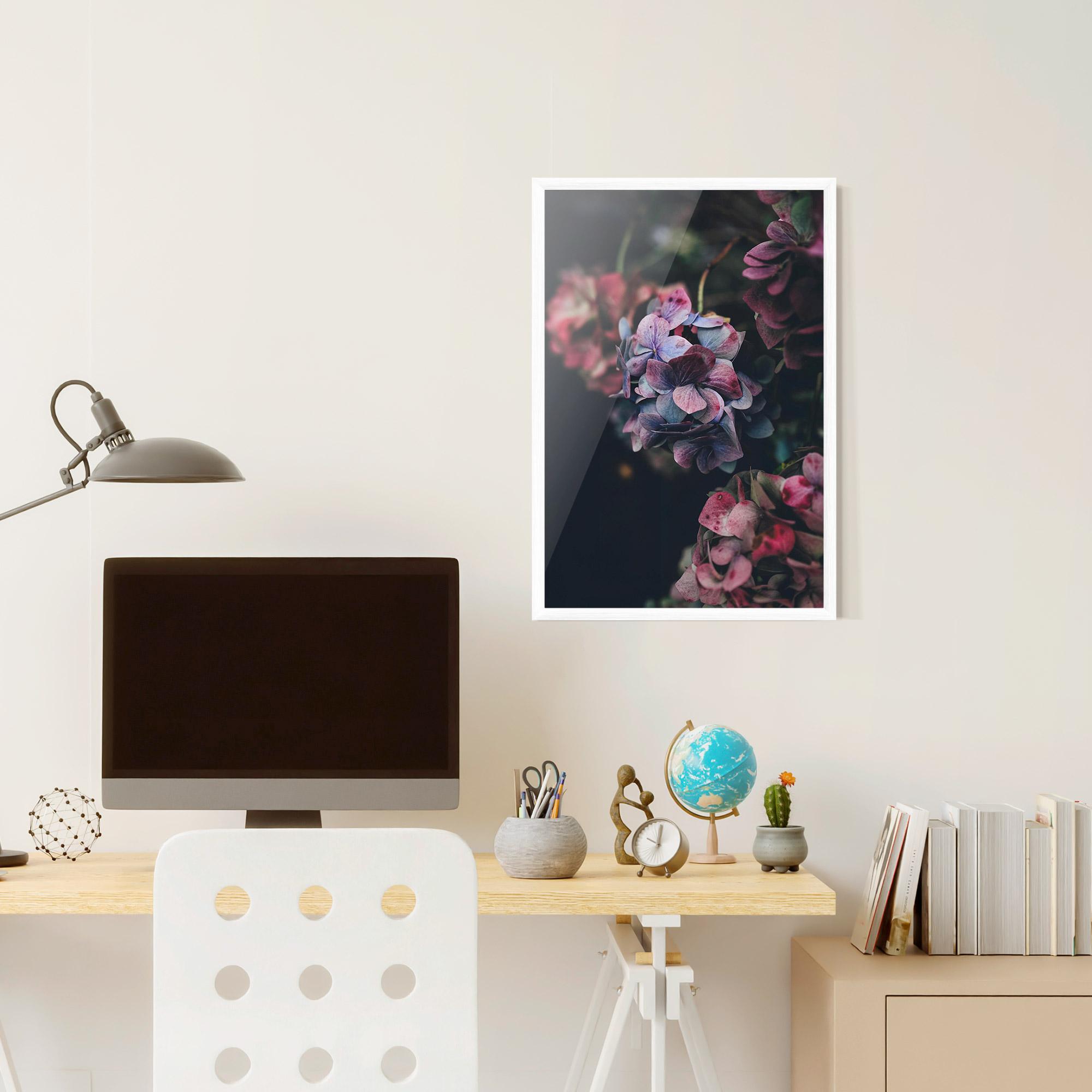 Gerahmte Poster Red Pink Flower mockup 6
