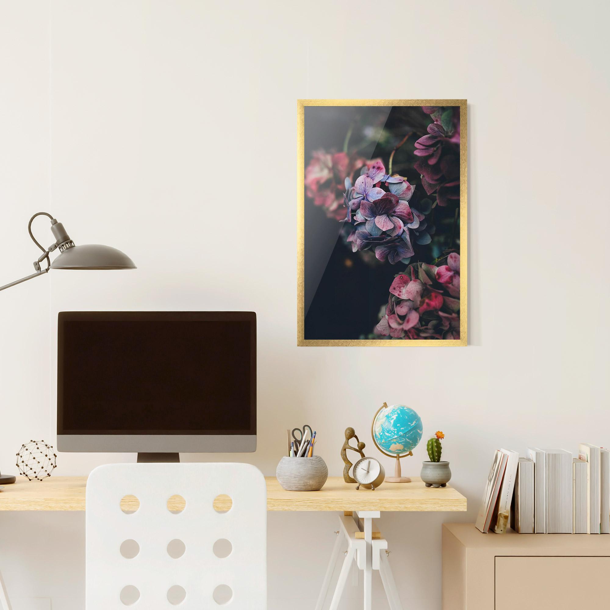 Gerahmte Poster Red Pink Flower mockup 6