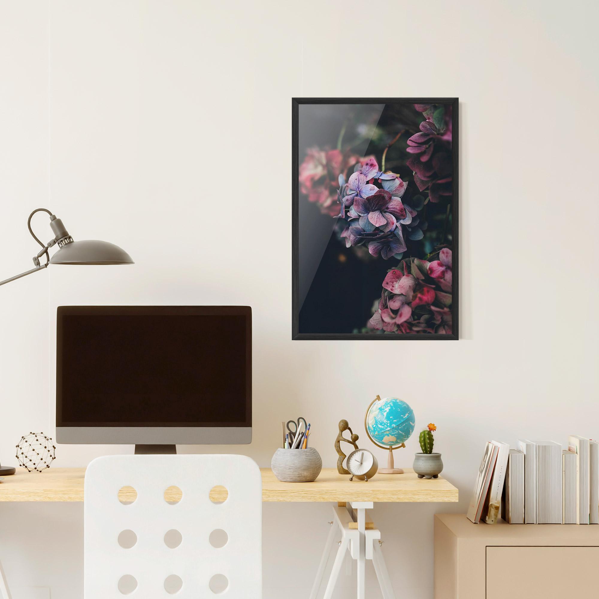 Gerahmte Poster Red Pink Flower mockup 6