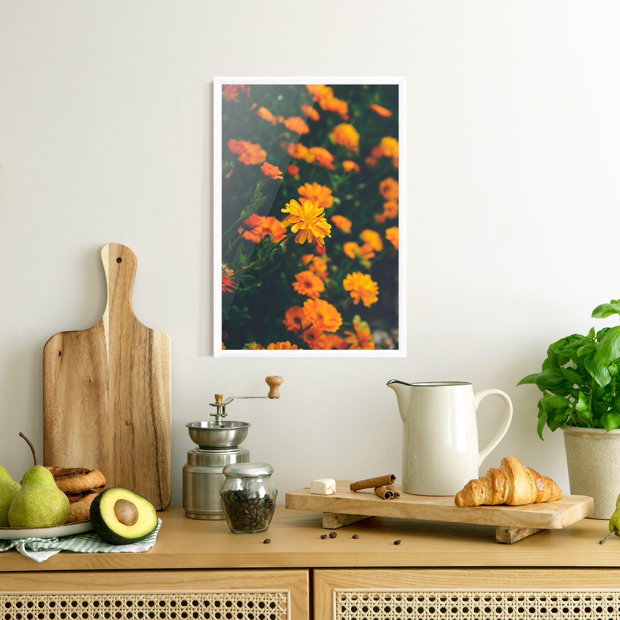 Gerahmte Poster Garden Orange Flowers mockup 8