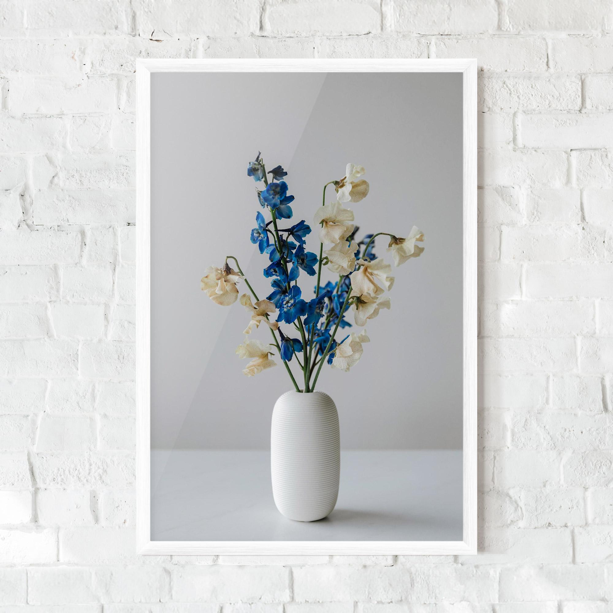 Gerahmte Poster Blue White Vase mockup 0