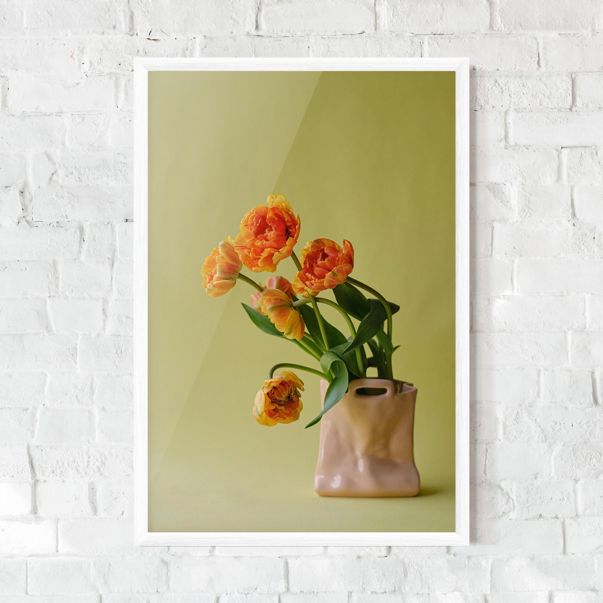 Gerahmte Poster Cream Cool Vase mockup 0