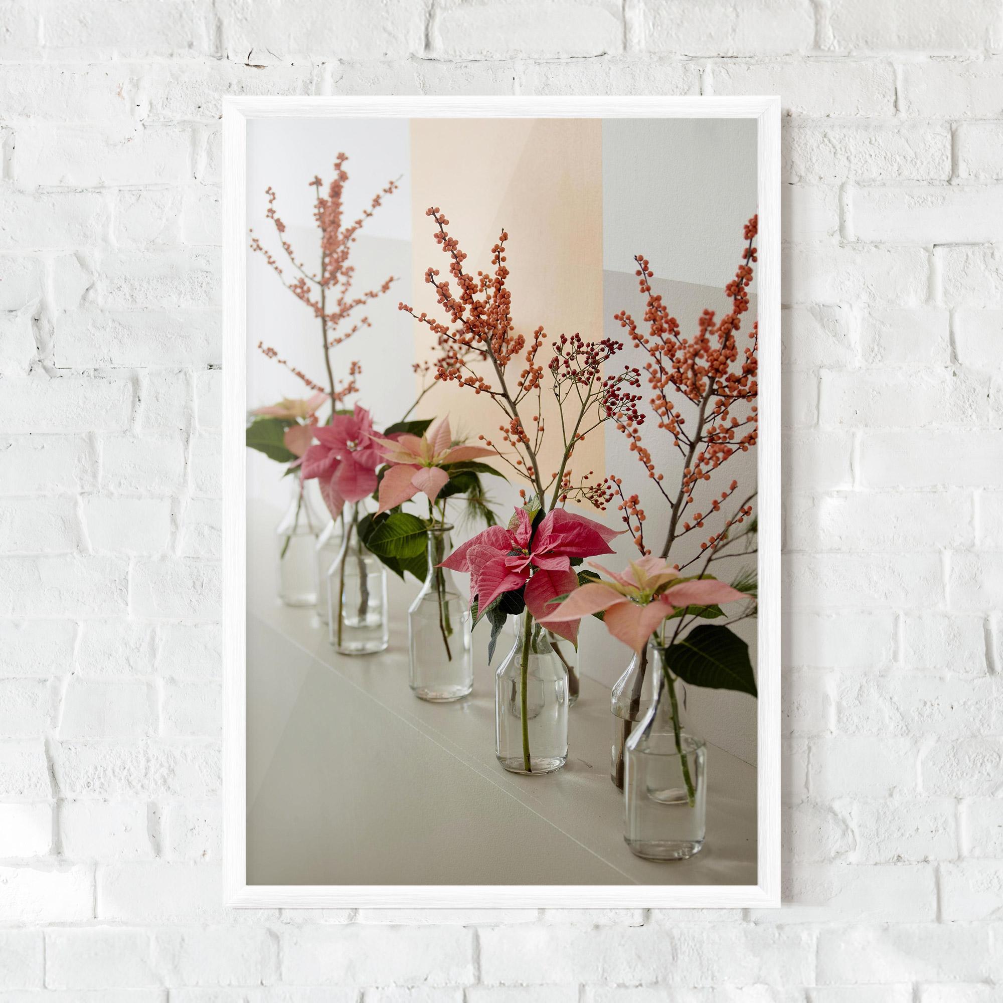 Gerahmte Poster Pink Red Flower Vase mockup 0