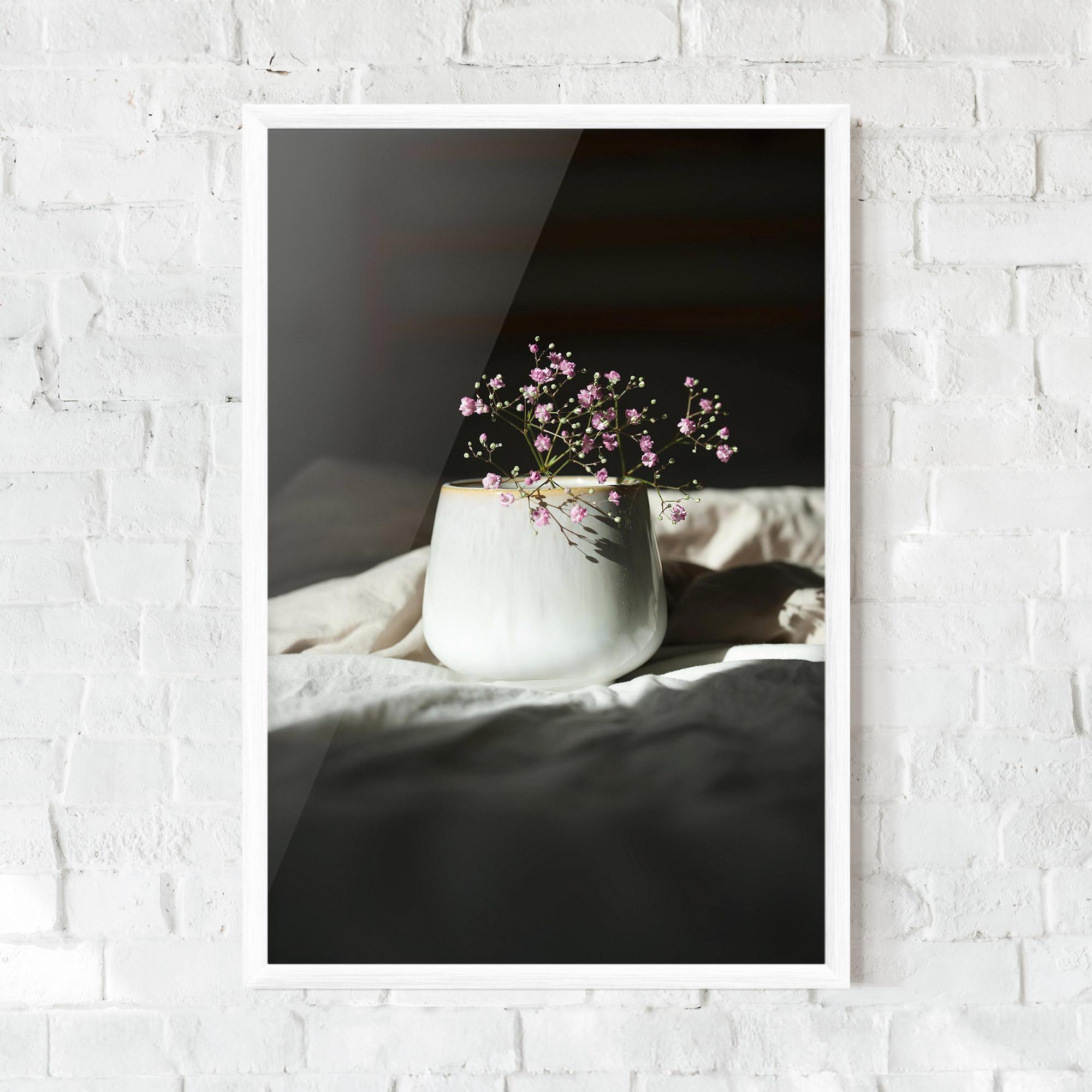 Gerahmte Poster Tiny Purple Pant Vase mockup 0