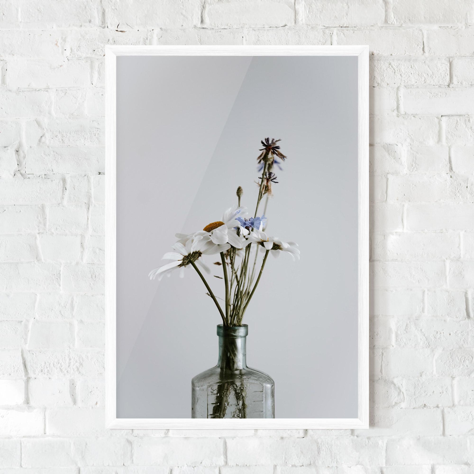Gerahmte Poster White Flower Vase mockup 0