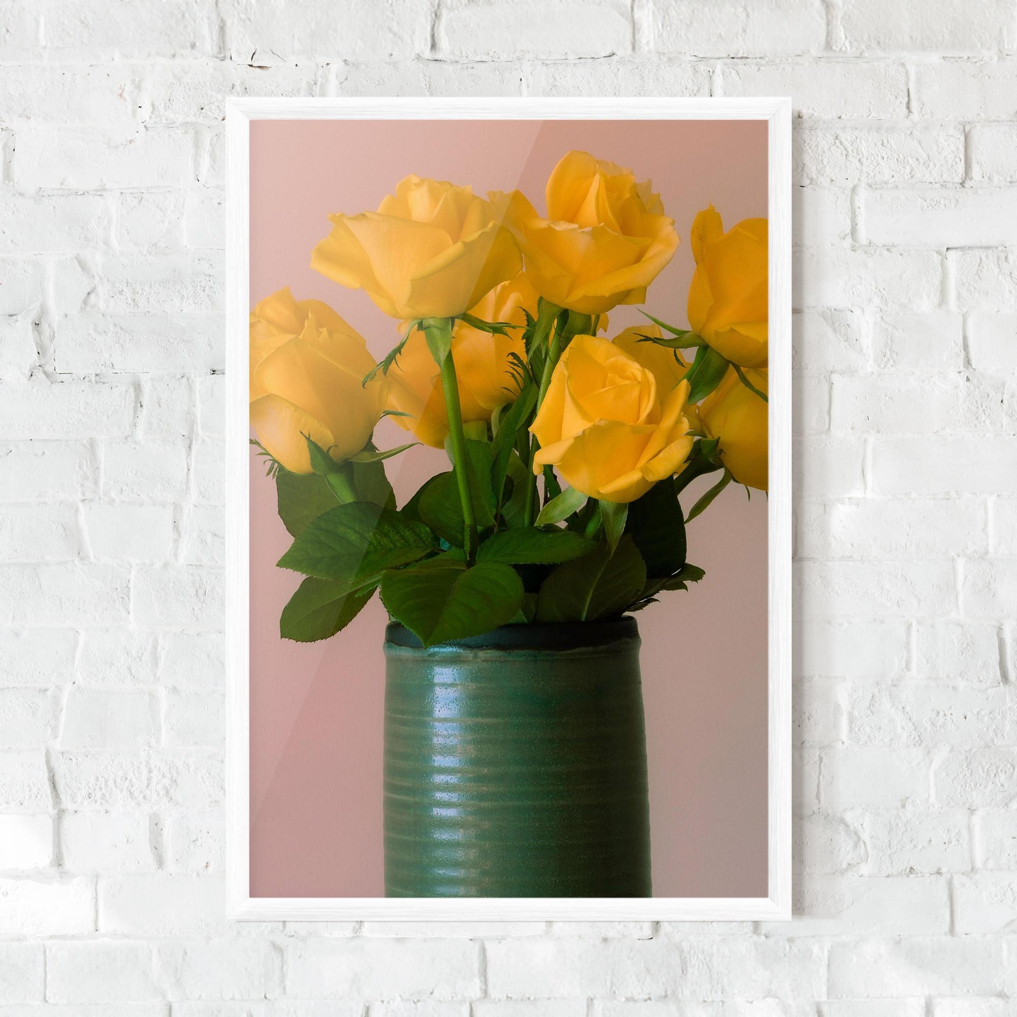 Gerahmte Poster Yellow Roses Vase mockup 0