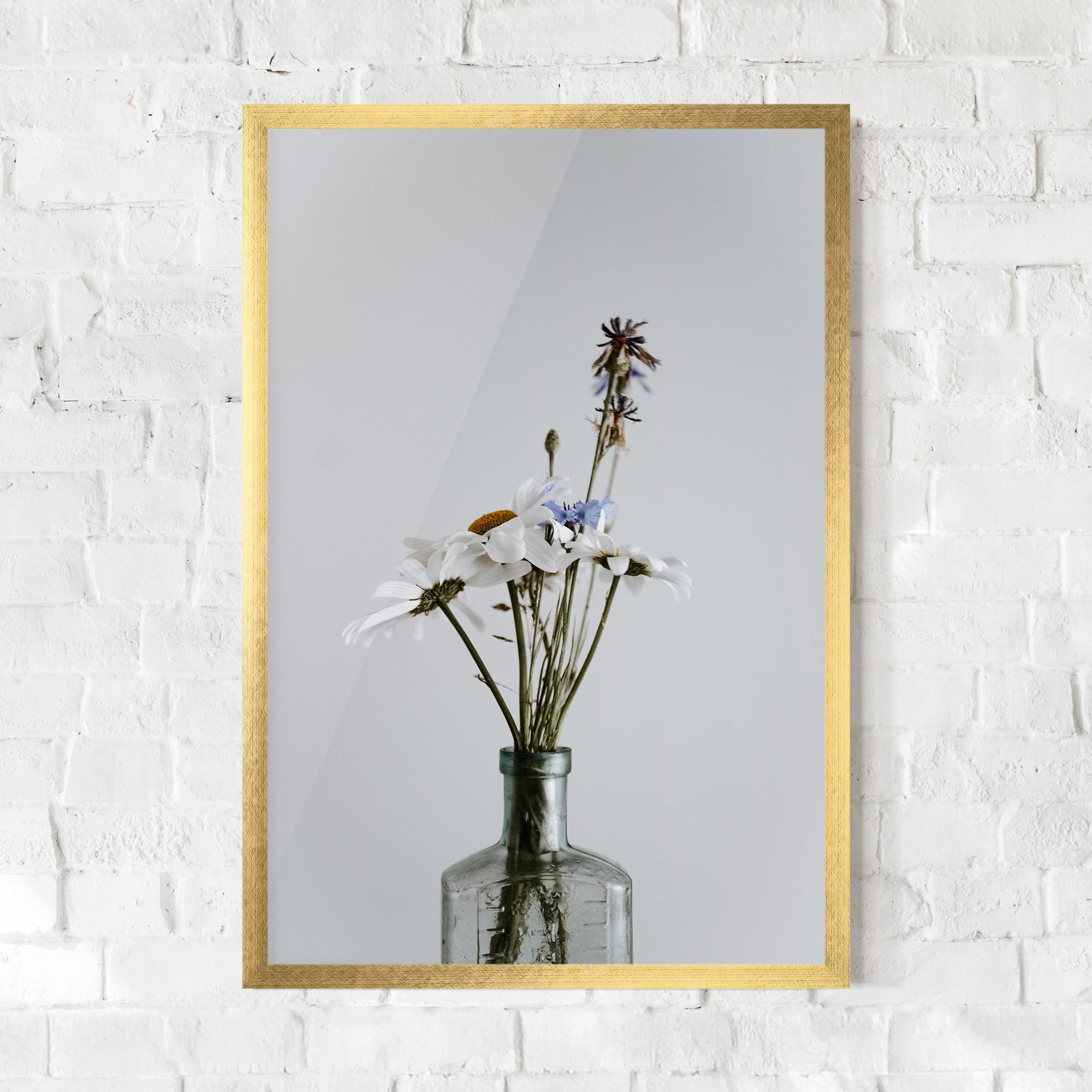 Gerahmte Poster White Flower Vase mockup 0