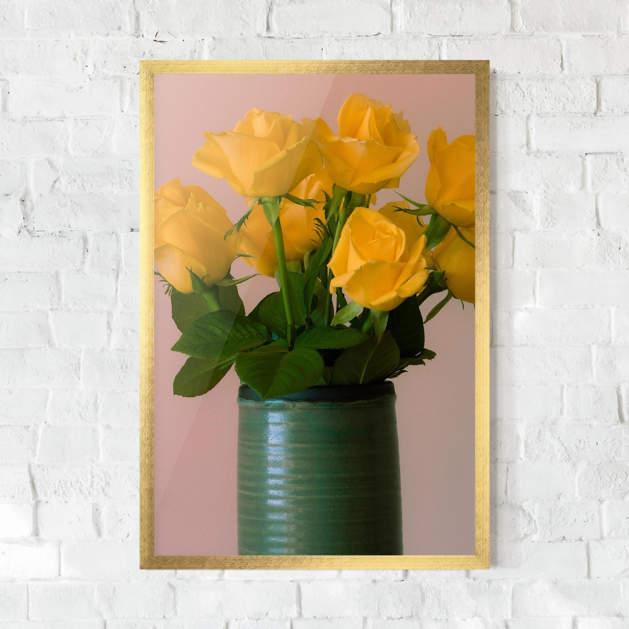 Gerahmte Poster Yellow Roses Vase mockup 0