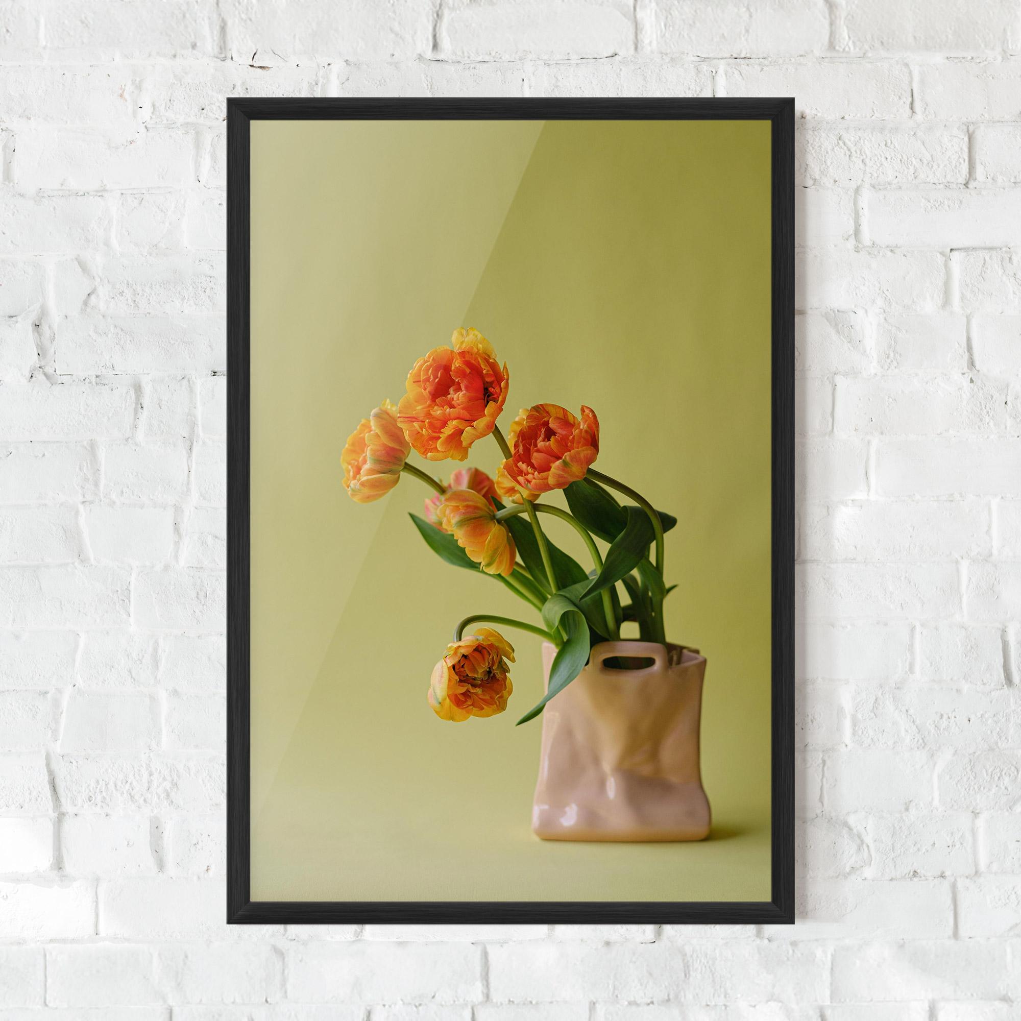 Gerahmte Poster Cream Cool Vase mockup 0