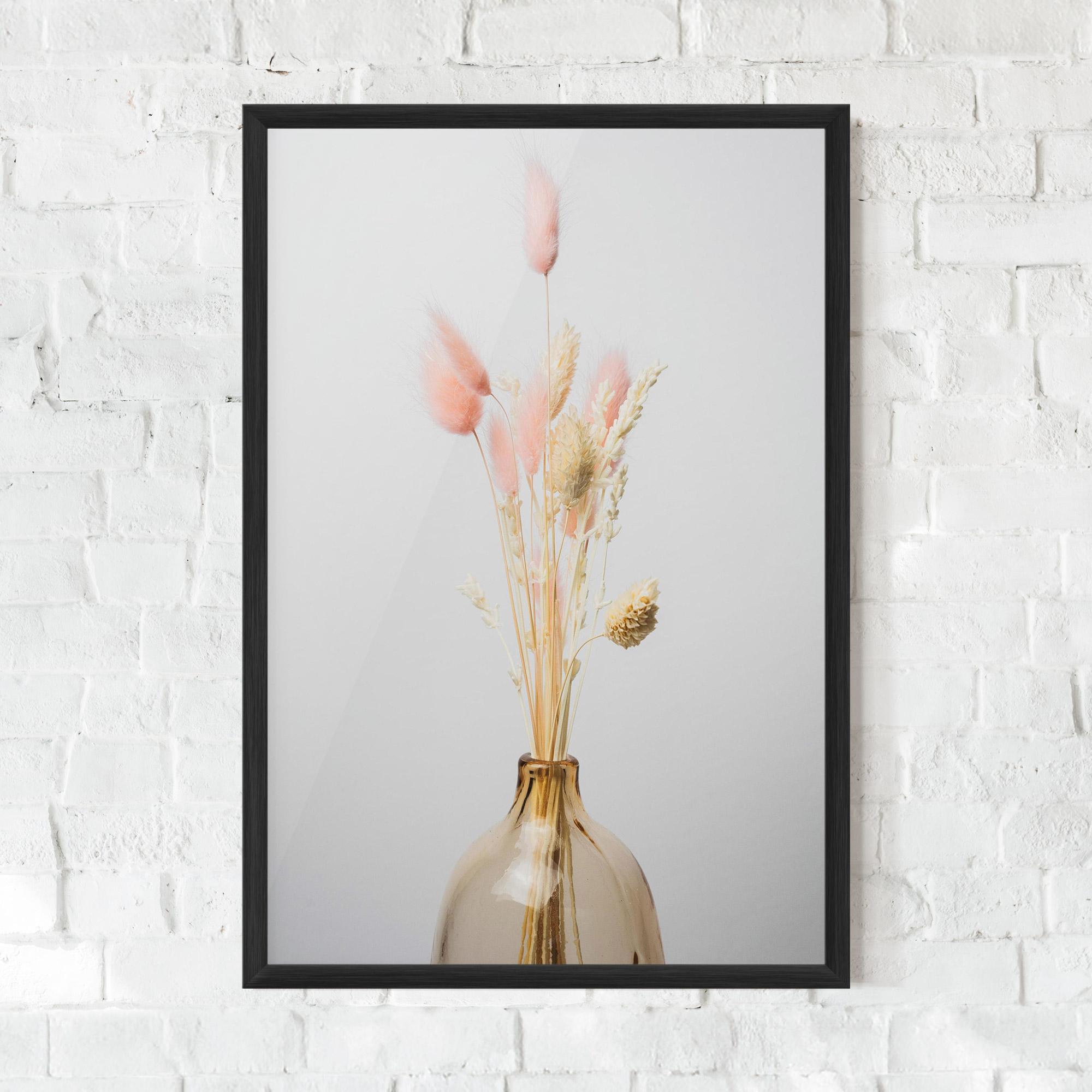 Gerahmte Poster Pink Cream Flower Vase mockup 0
