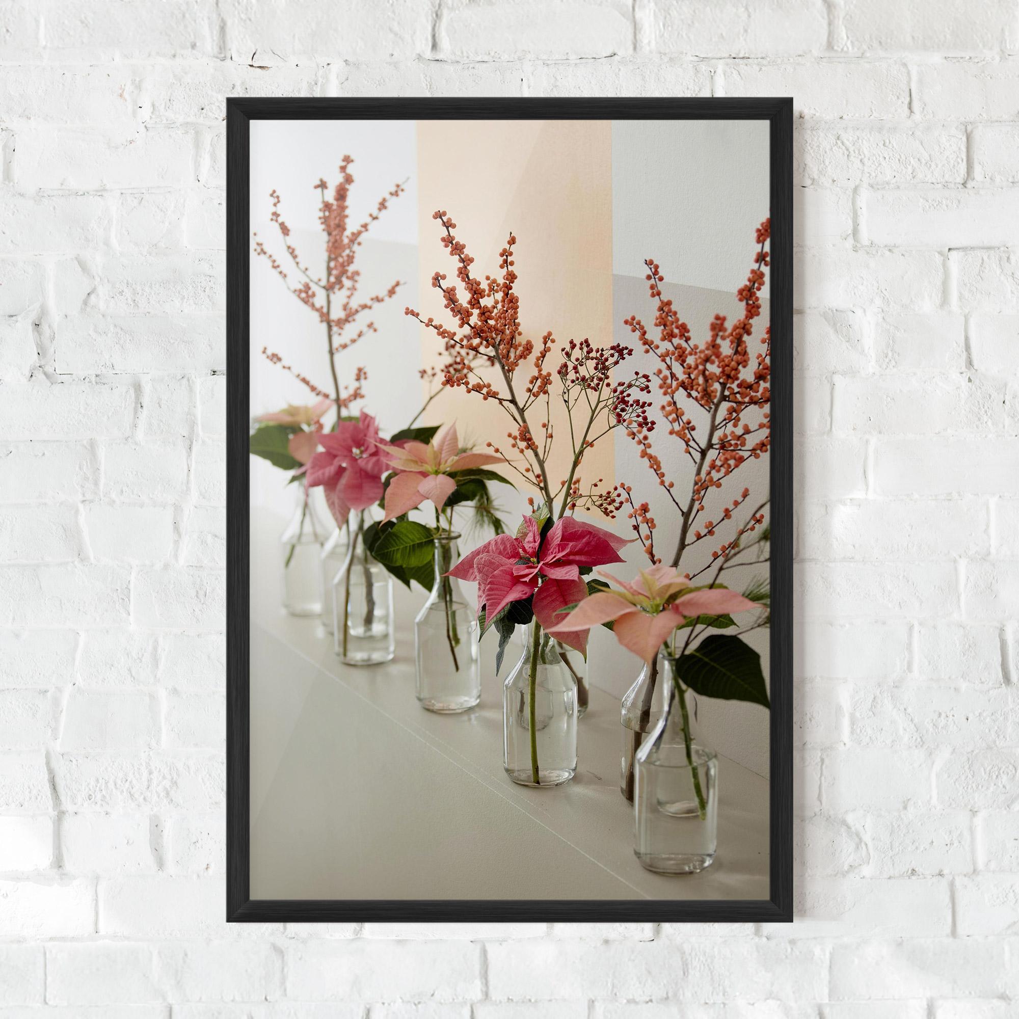 Gerahmte Poster Pink Red Flower Vase mockup 0