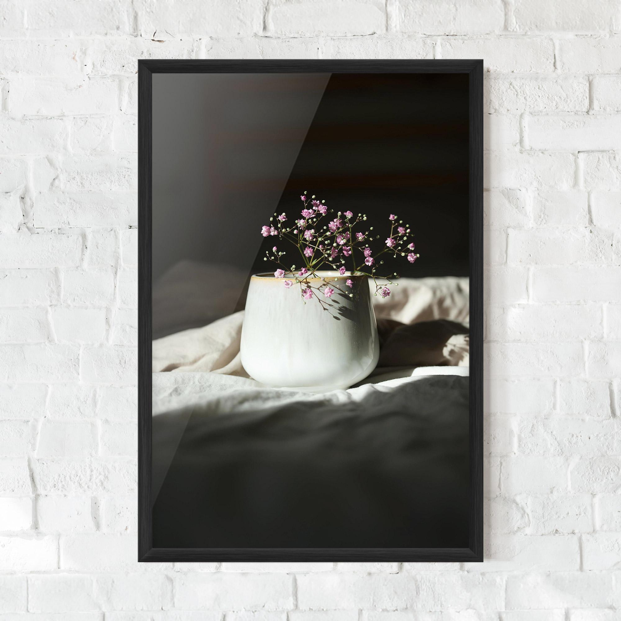 Gerahmte Poster Tiny Purple Pant Vase mockup 0
