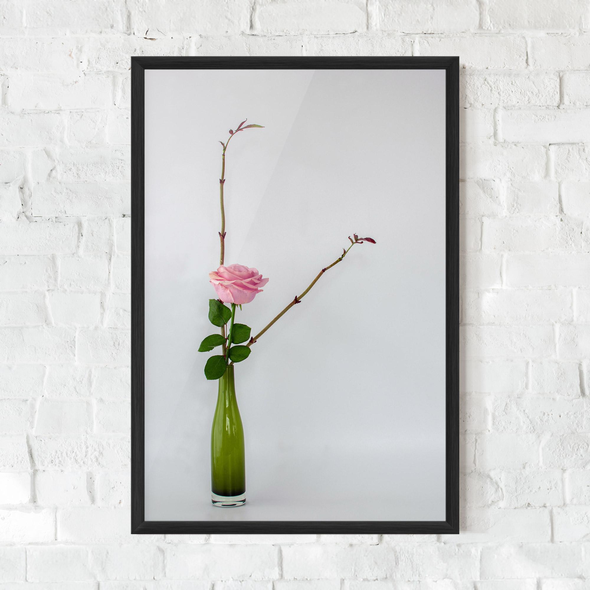 Gerahmte Poster Wine Vase mockup 0